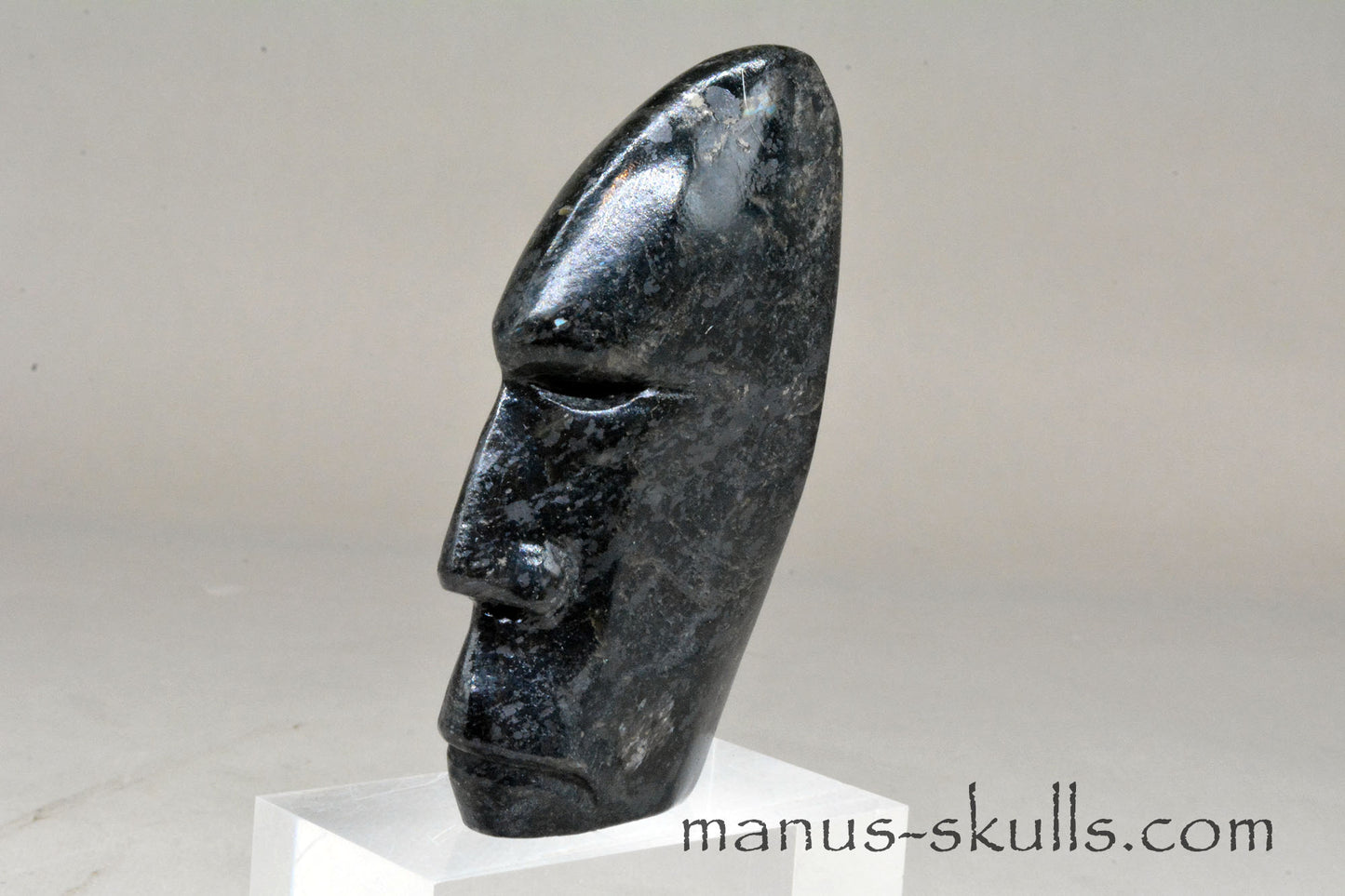 Nuummite Skull .. stolen / volé