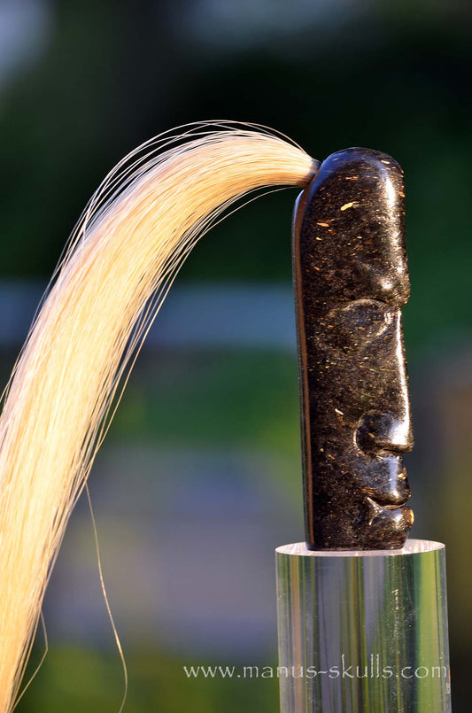 Nuummite  Tribal Manus SKULL