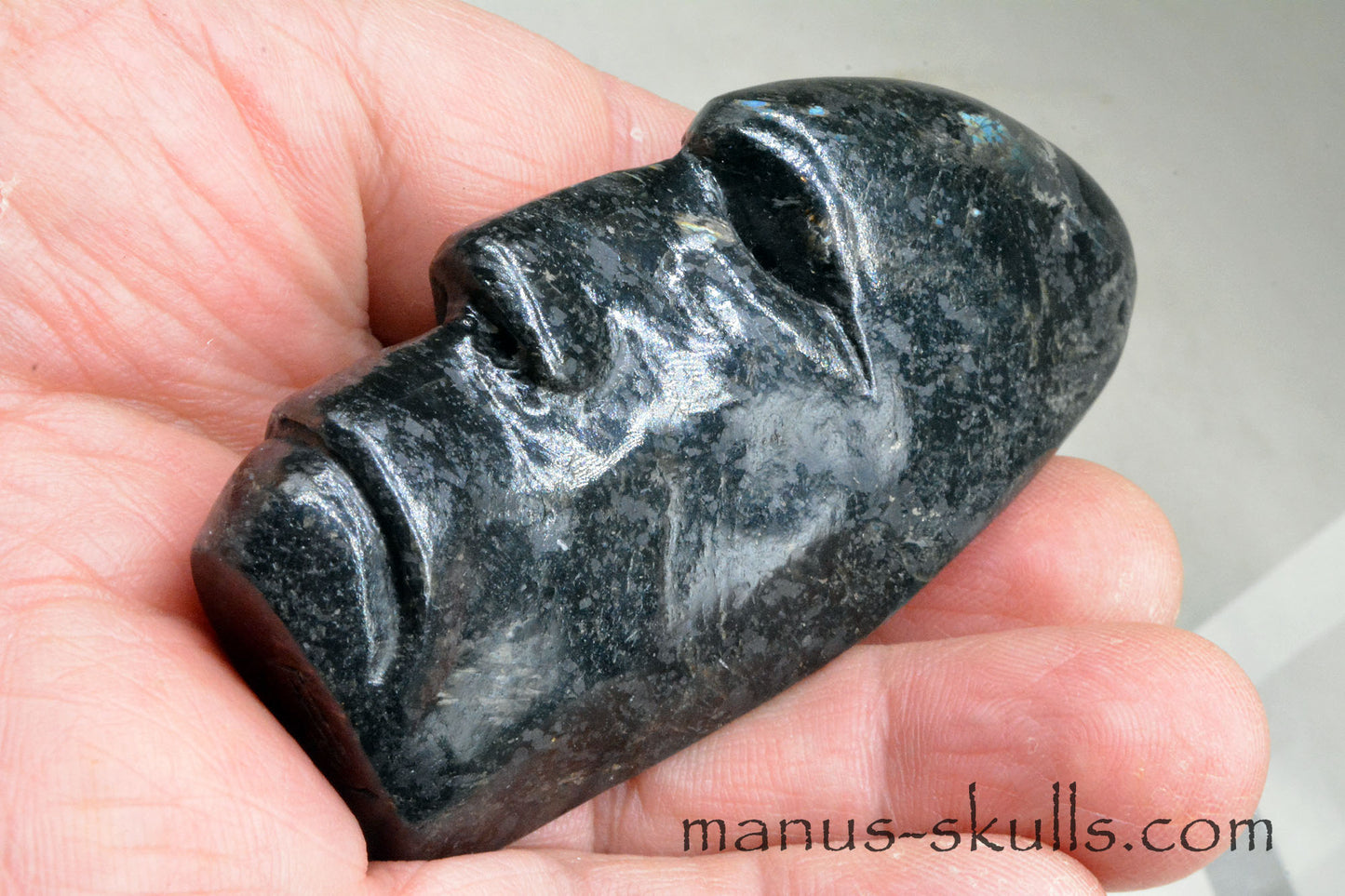 Nuummite Skull .. stolen / volé
