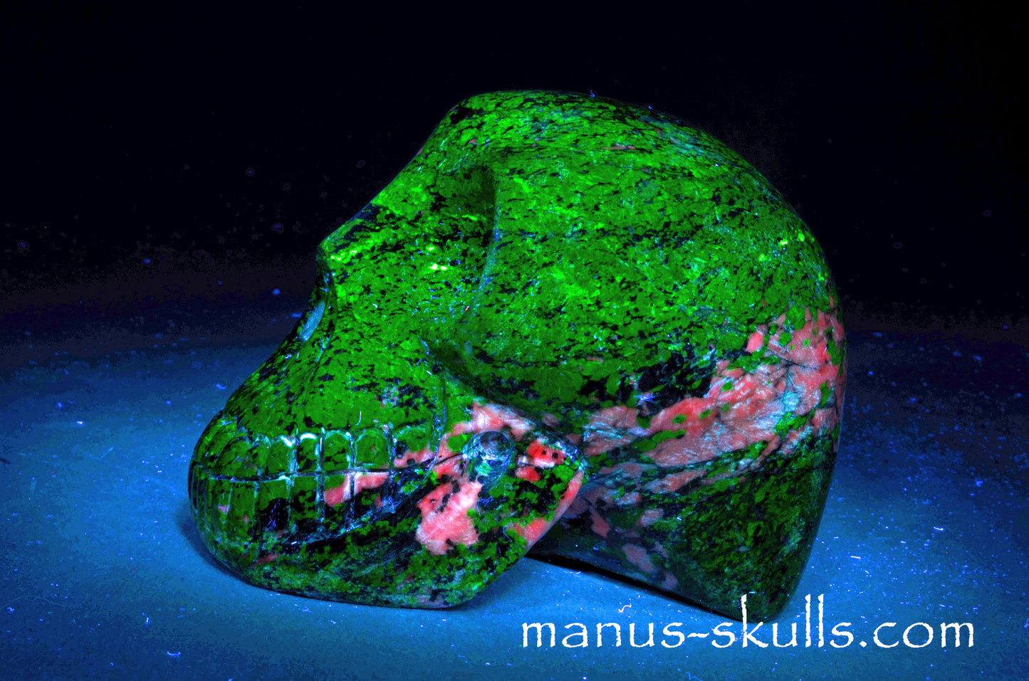 Large Uv Fluorescent Willemite SKULL