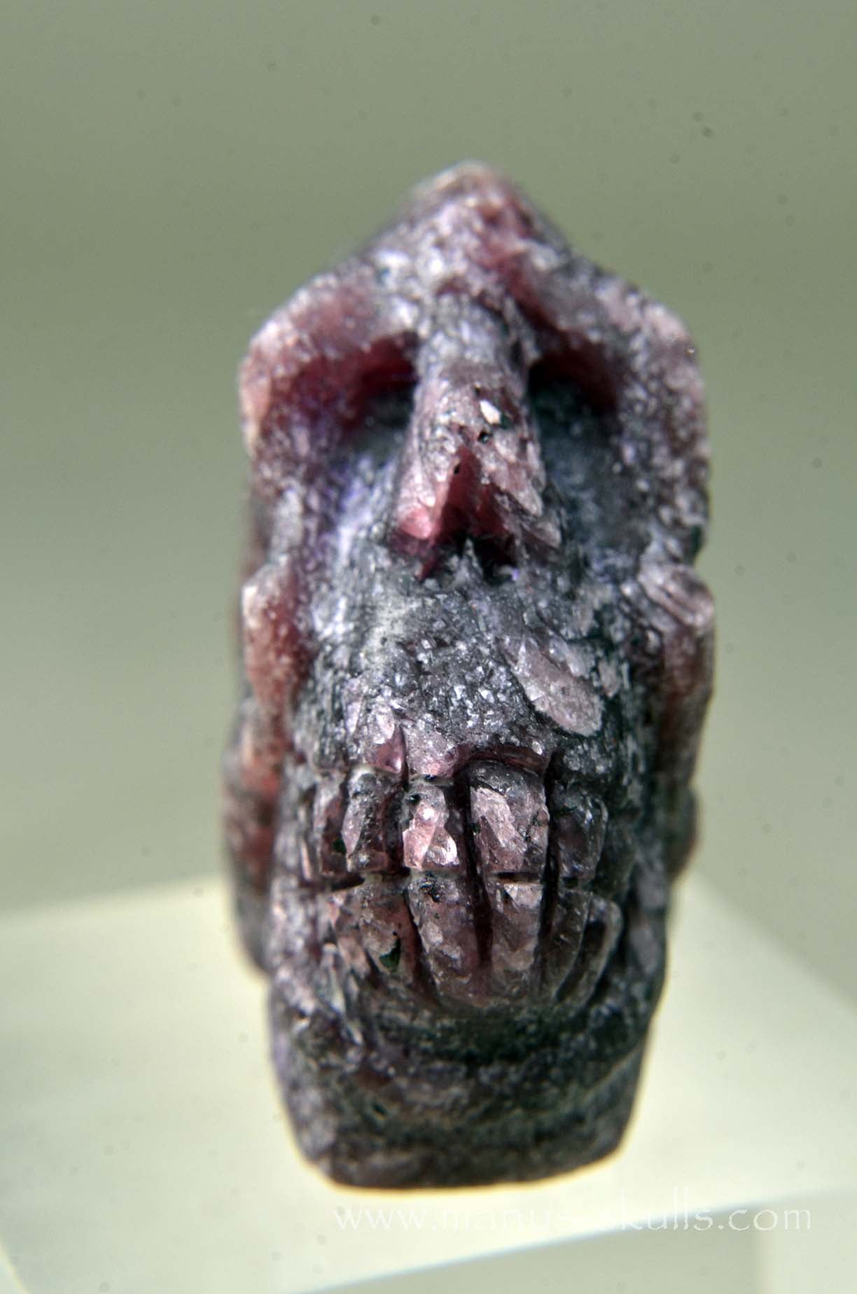 Red RUBY ~ KORUND Sapphire  Manus SKULL .....