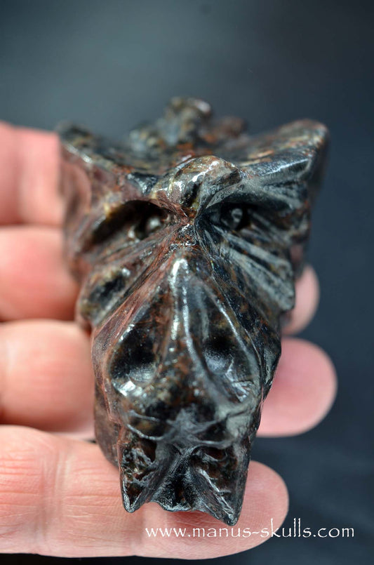 Alt Tekst foto’s: 
Manus skulls unique Crystal Carvings handmade skulls dragons pendants preseli bluestone tribals spiritual meaning wand Unicorn .. 
spectrolite