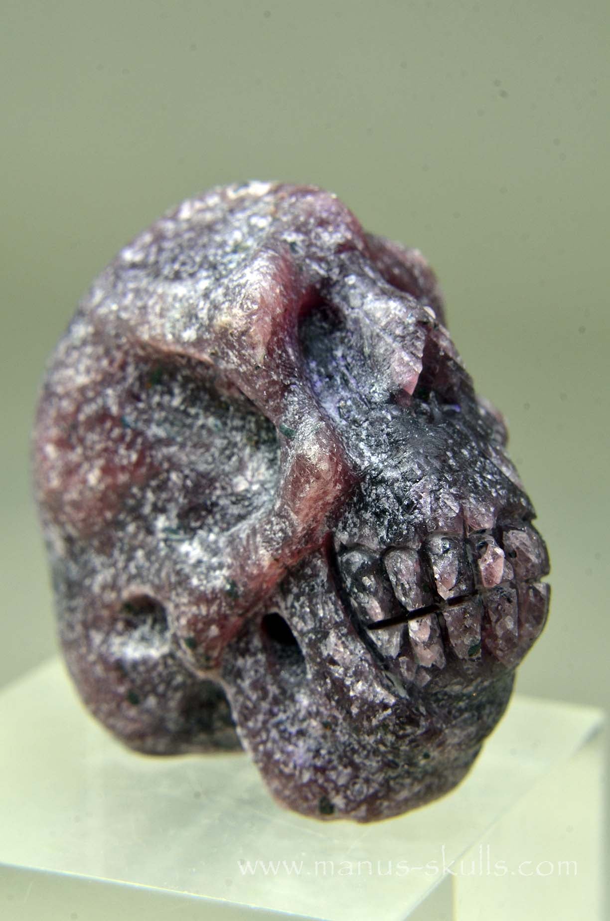 Red RUBY ~ KORUND Sapphire  Manus SKULL .....