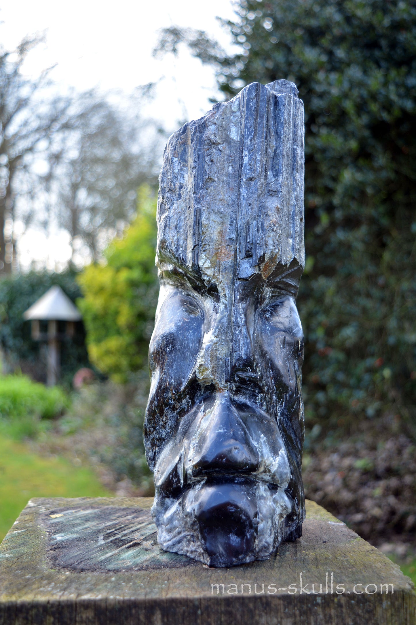 Large Tourmalin Tribal Skull ....