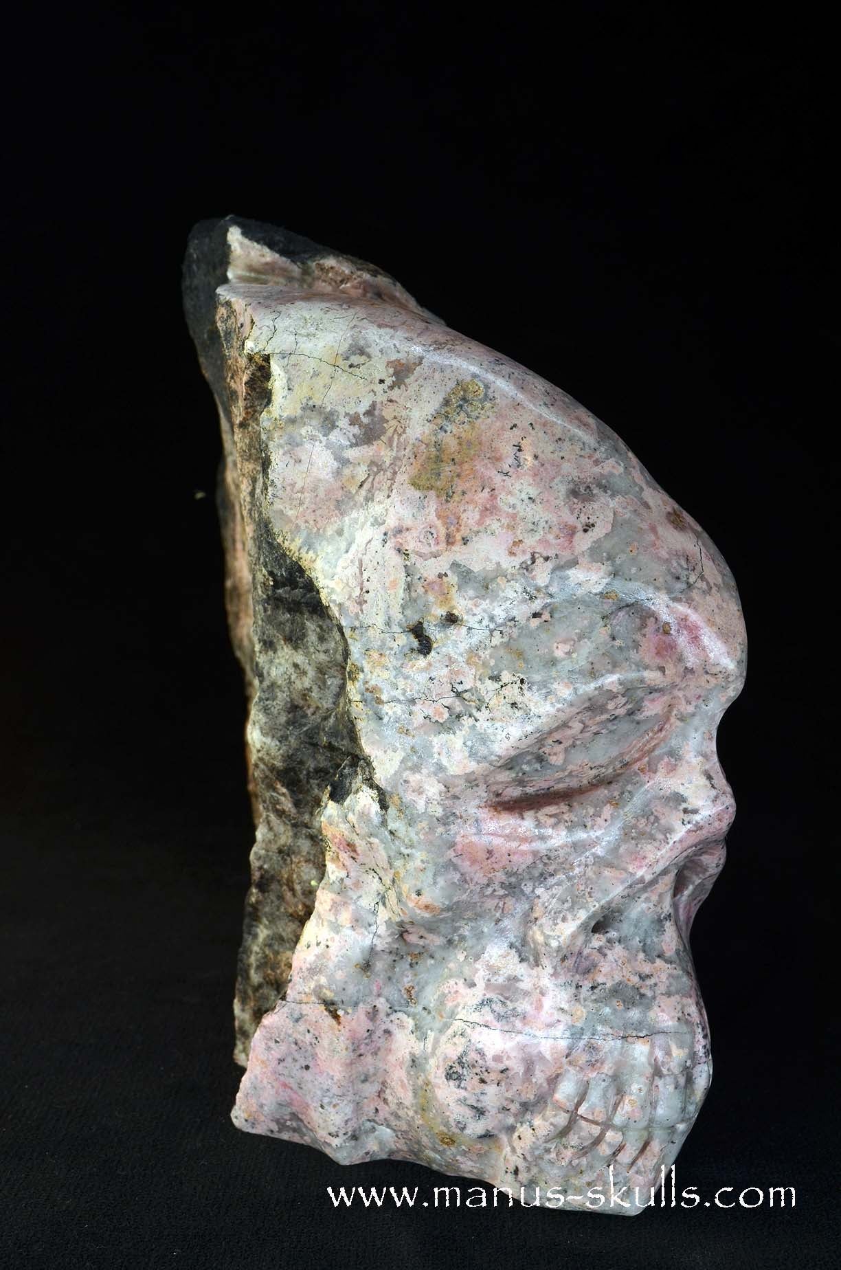 Pyroxmangite Skull