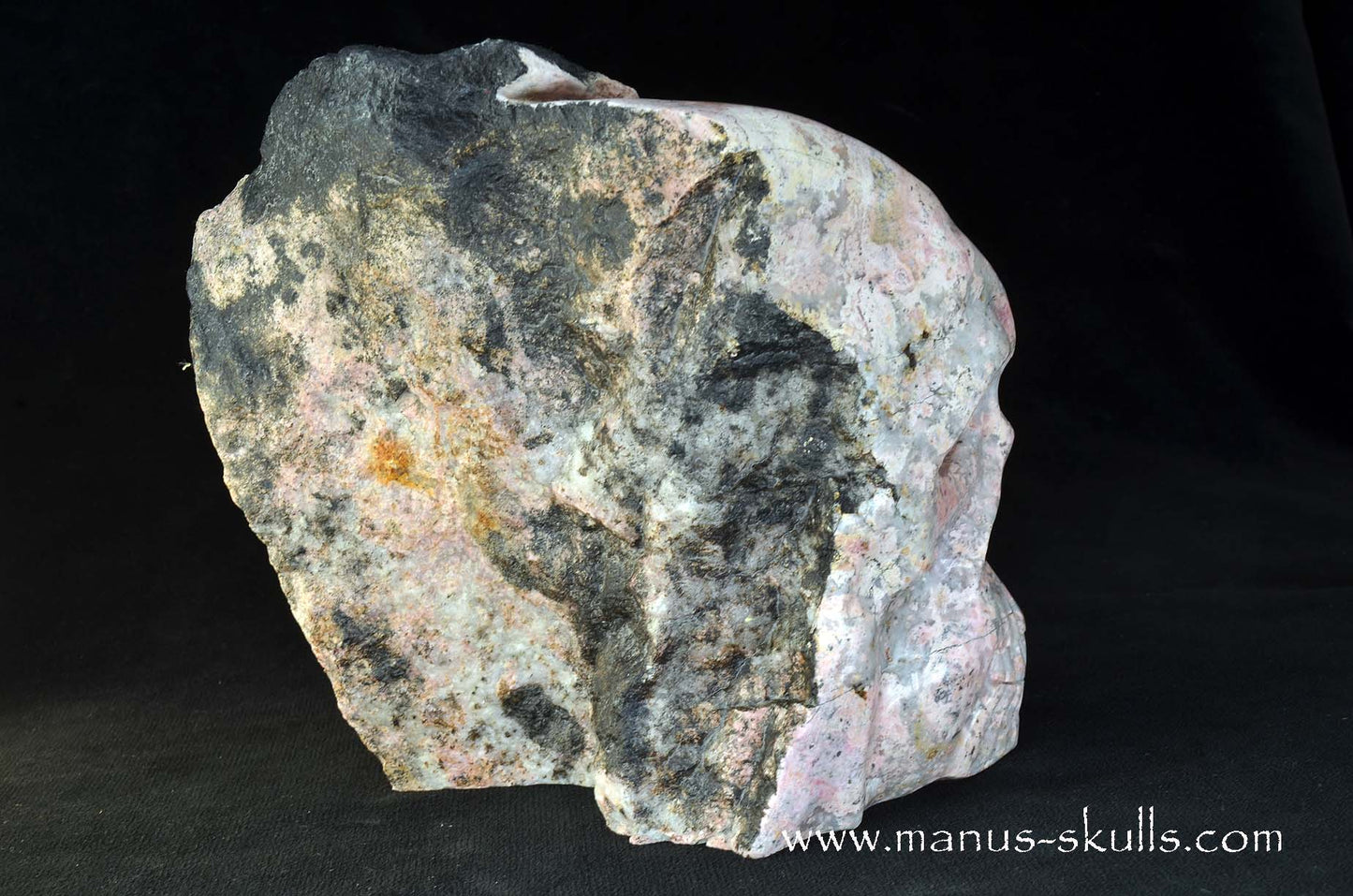 Pyroxmangite Skull