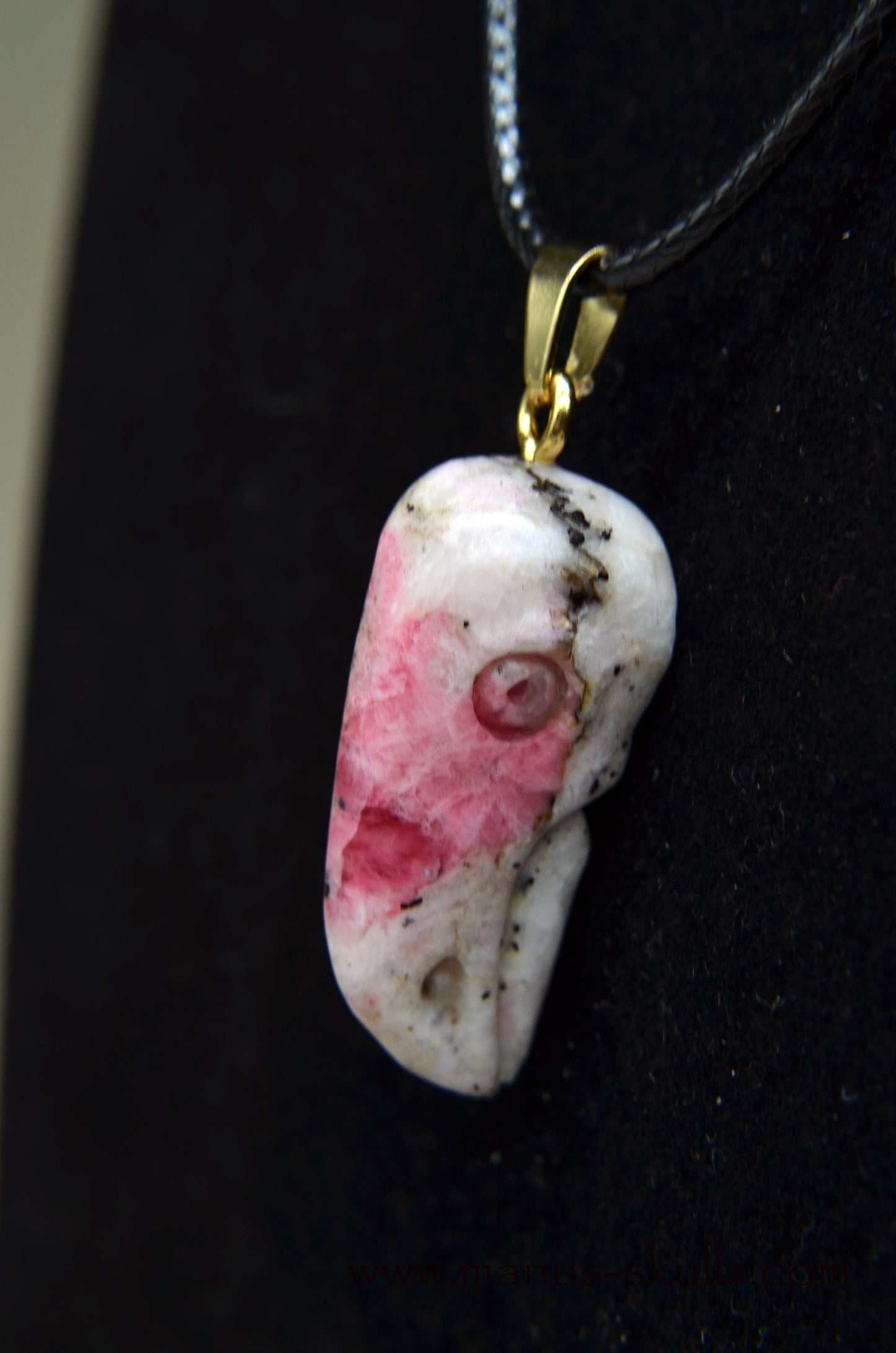 A-grade Real Greenland TUGTUPITE Manus Bird Pendant, UV