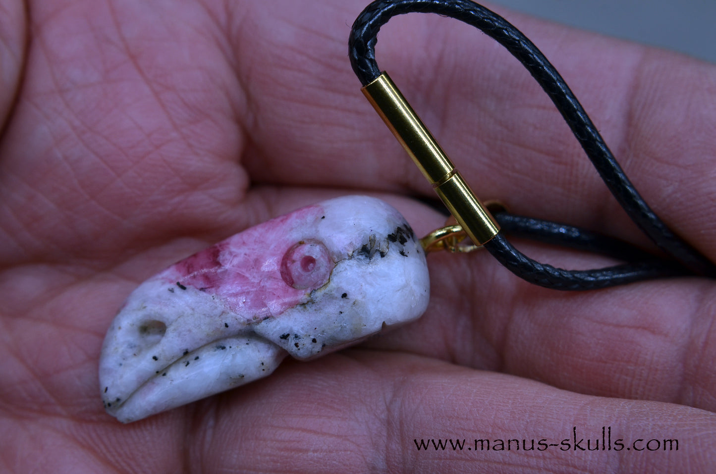 A-grade TUGTUPITE Bird Pendant UV
