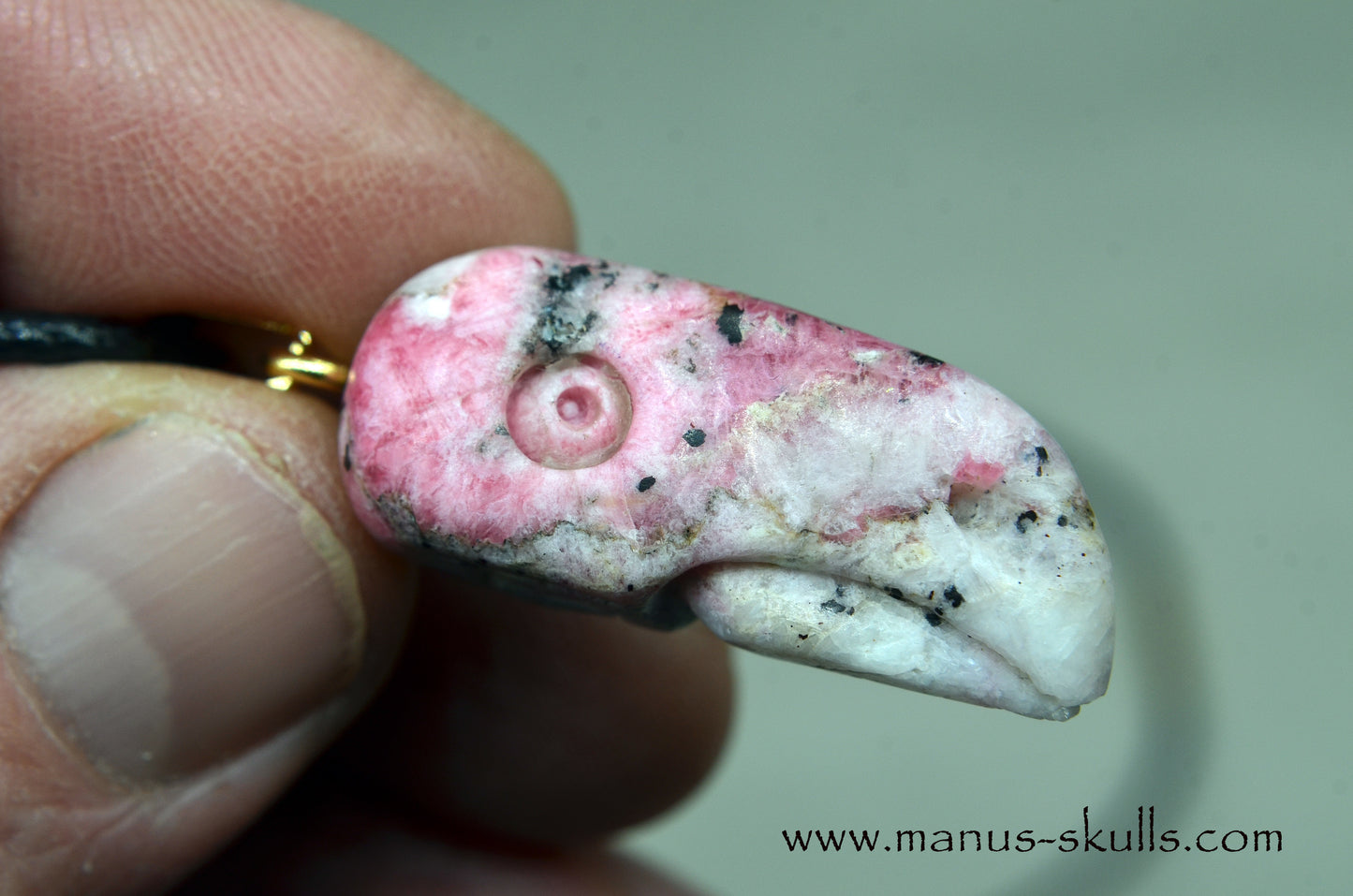 A-grade TUGTUPITE Bird Pendant UV