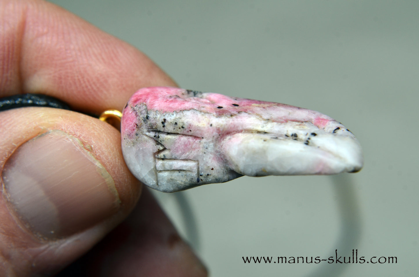 A-grade TUGTUPITE Bird Pendant UV