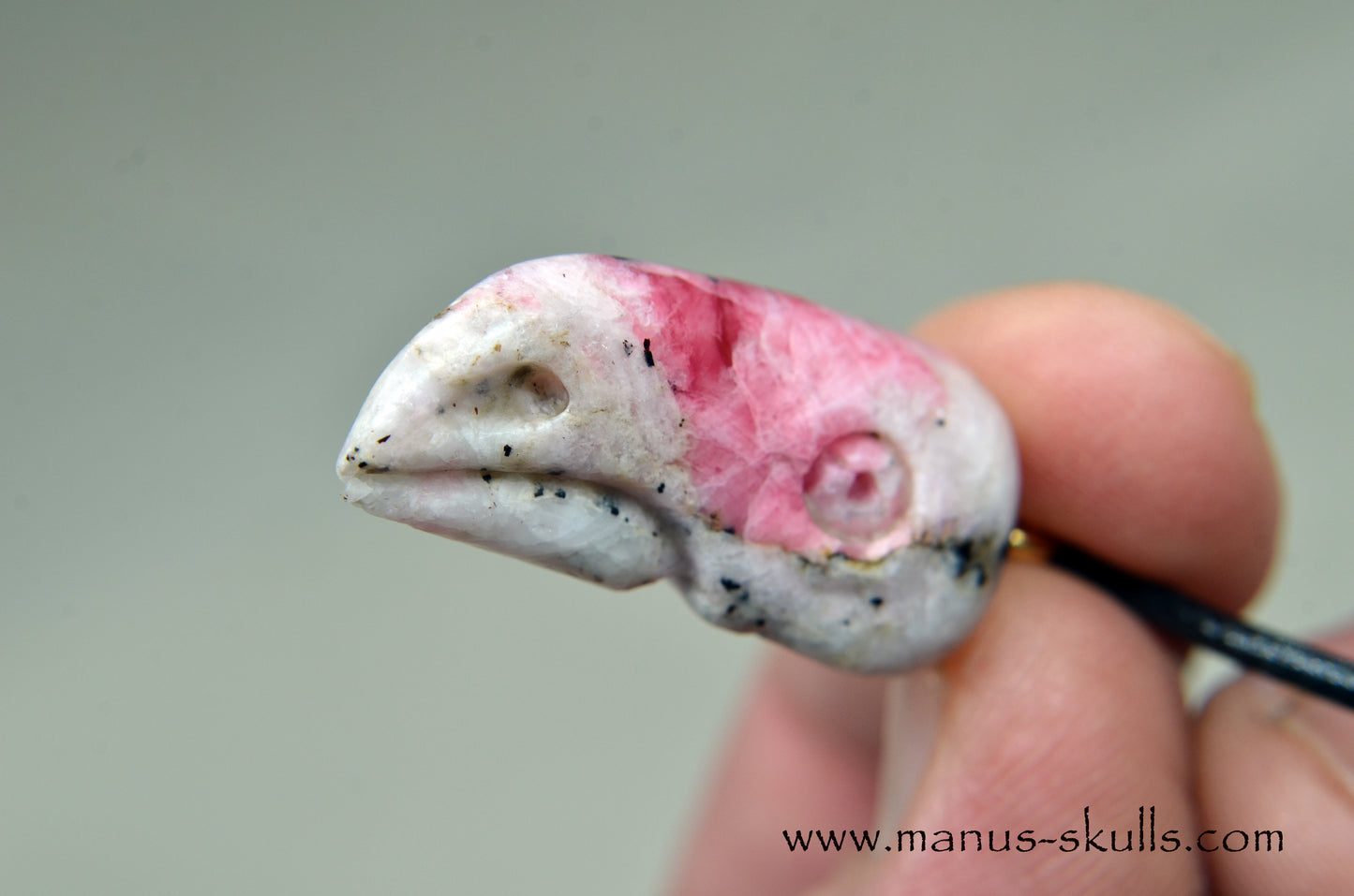 A-grade TUGTUPITE Bird Pendant UV