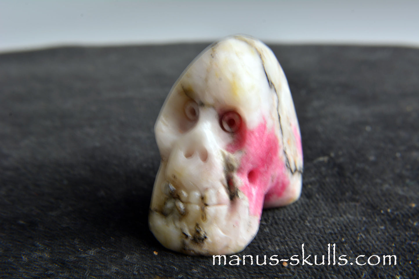 Tugtupite Skull