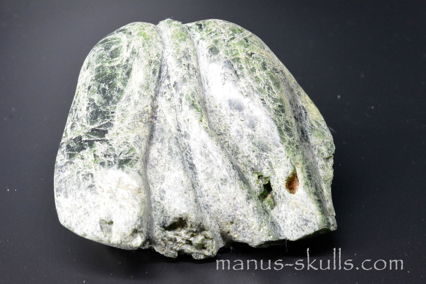 Chromite in Diopside Dragon