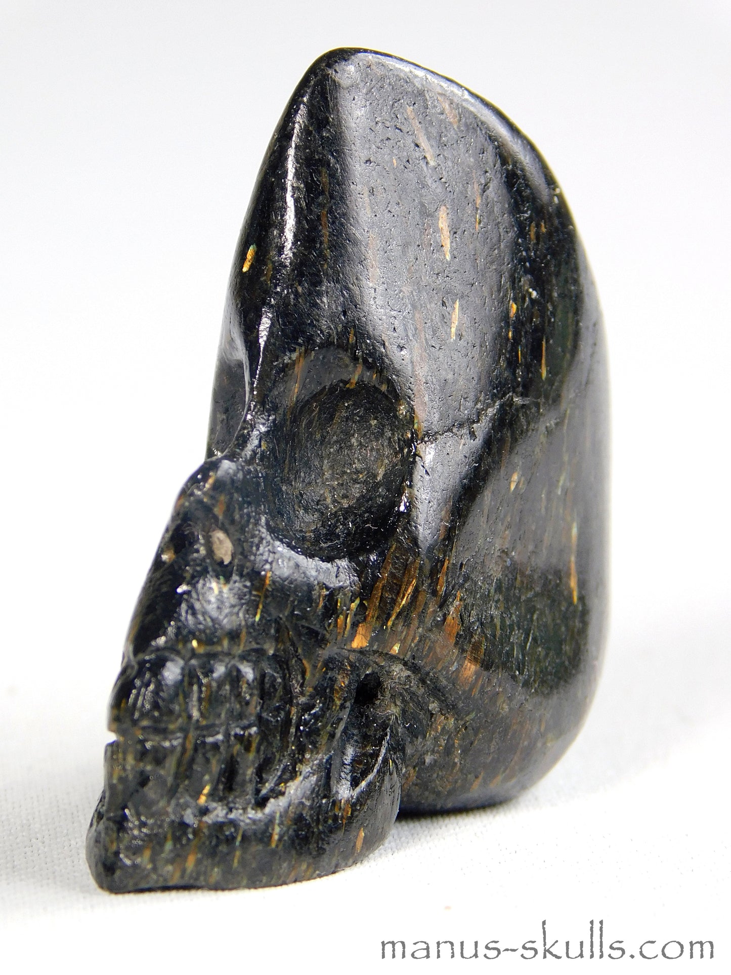 Nuummite Skull