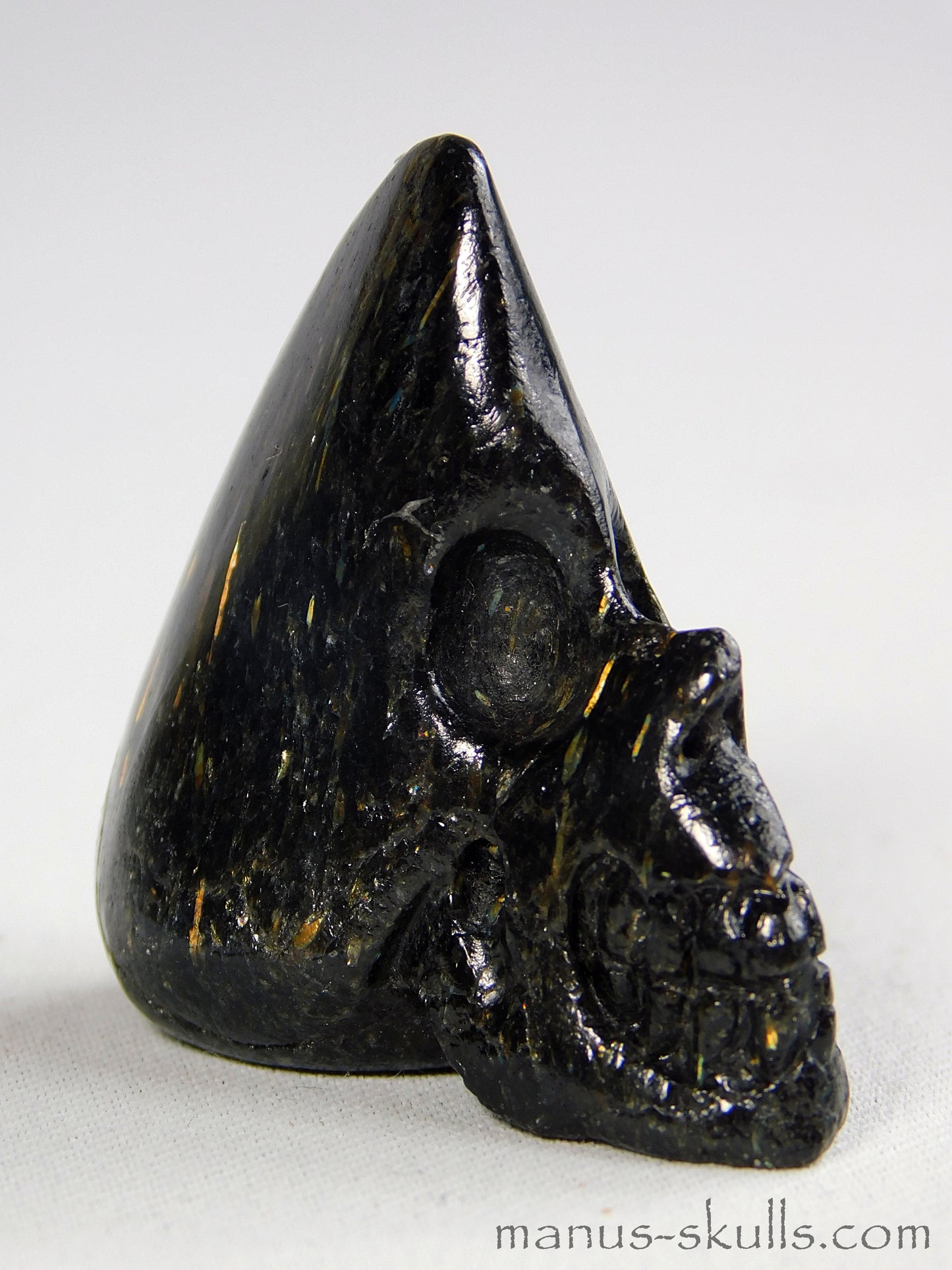 Nuummite Skull