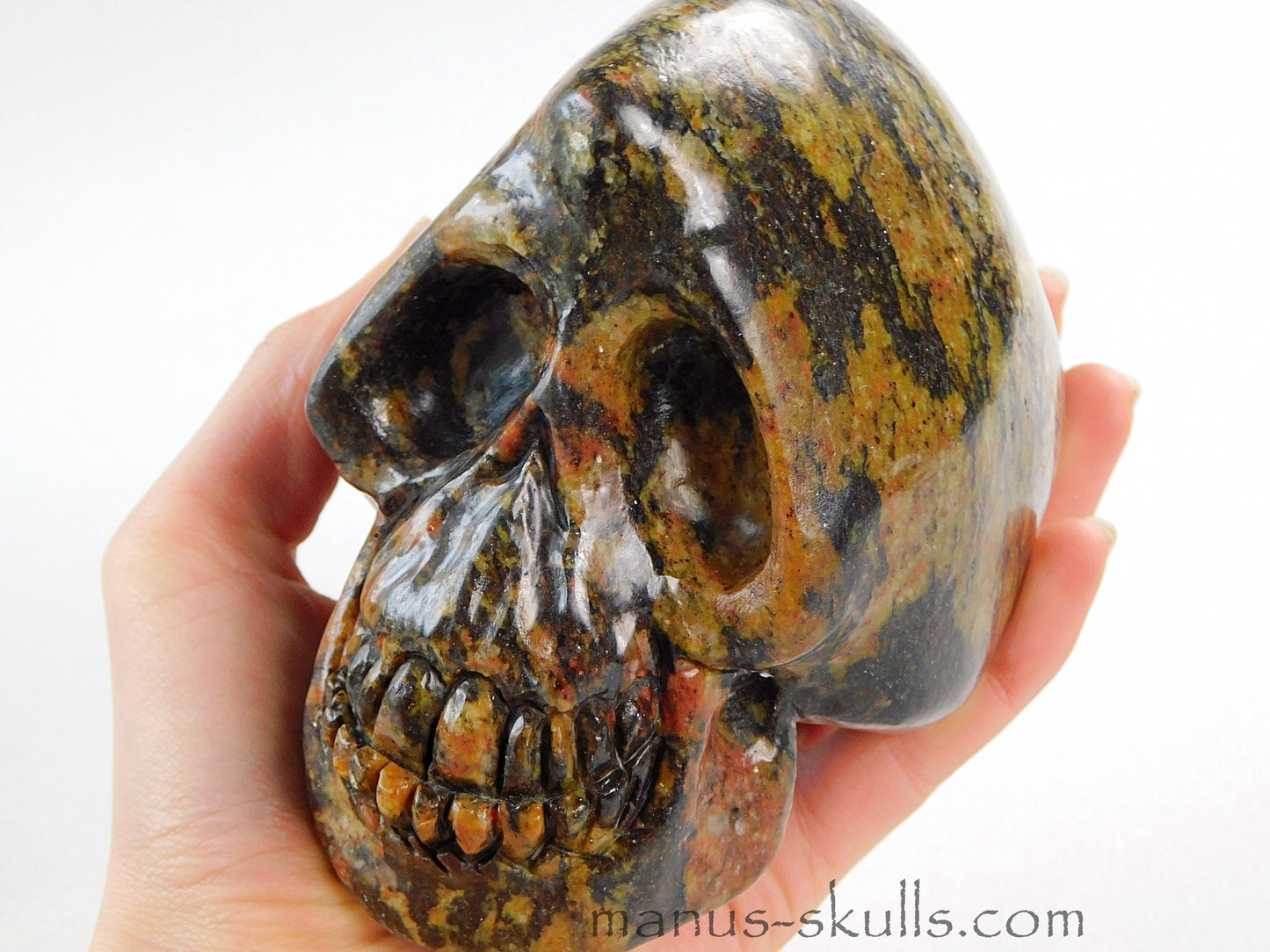 Serpentine with Mica Skull