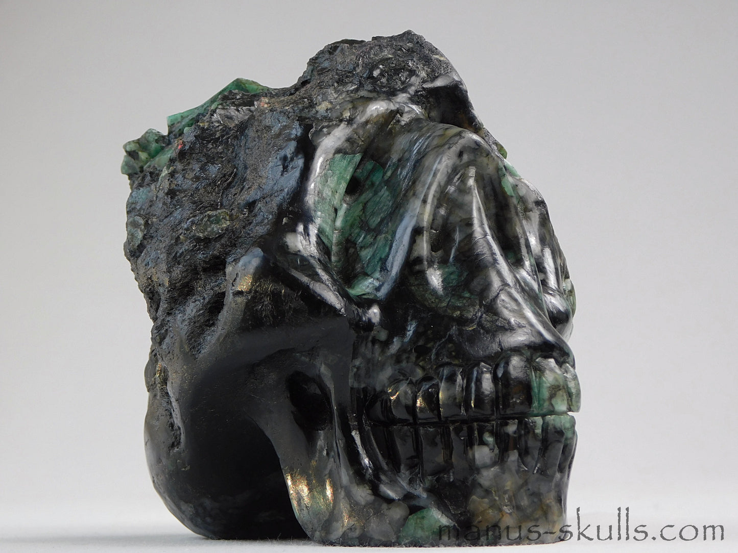 Large EMERALD in Matrix Skull