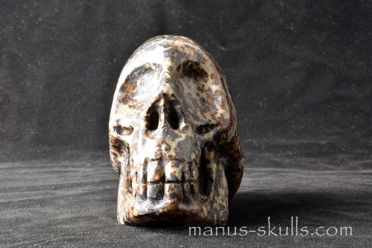 Willemite Skull UV