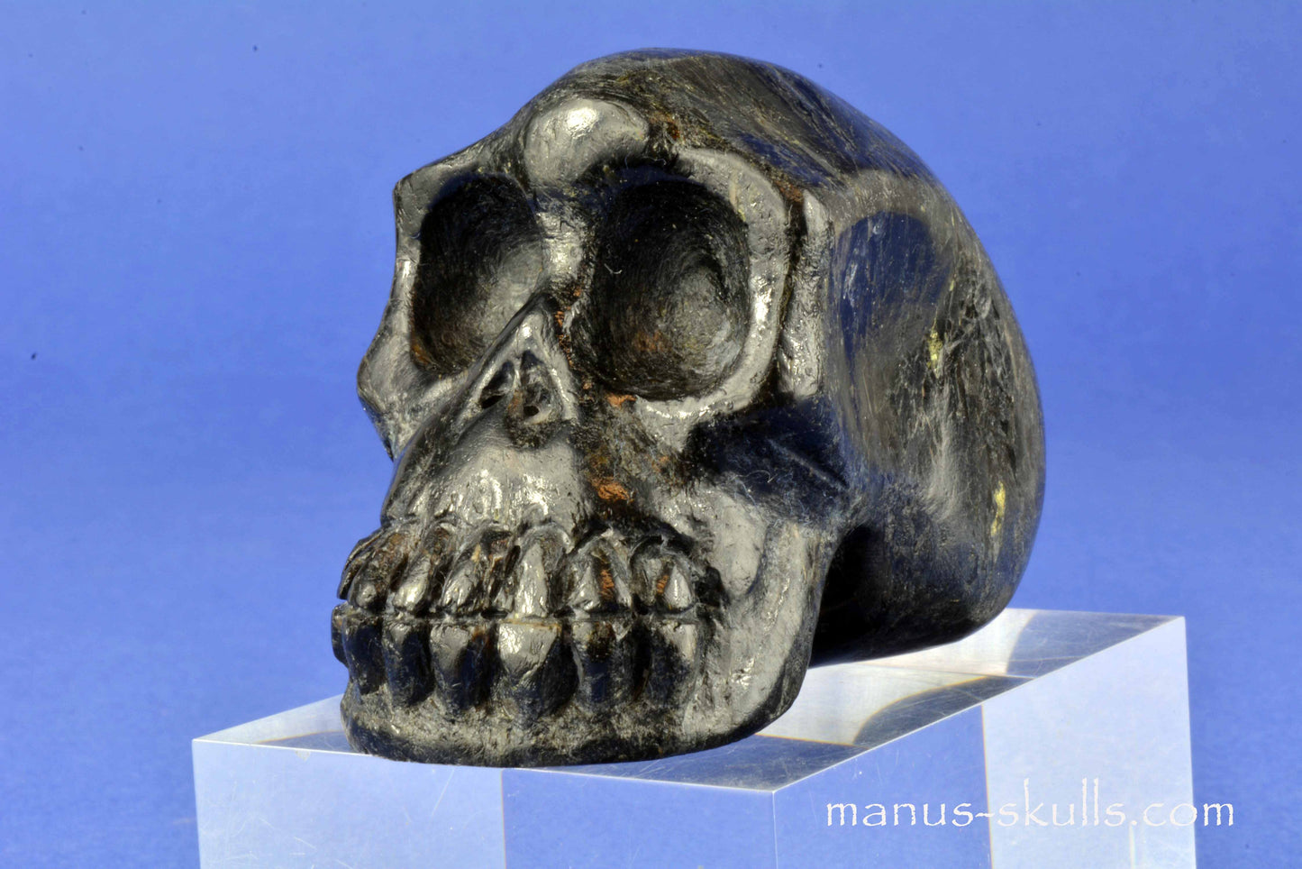 Nuummite Skull