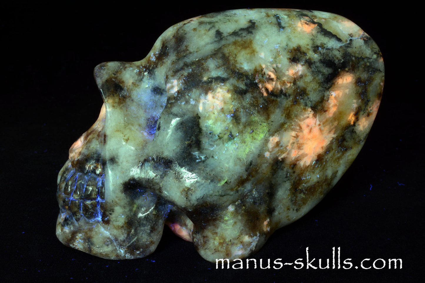 Tugtupite Conehead Skull UV