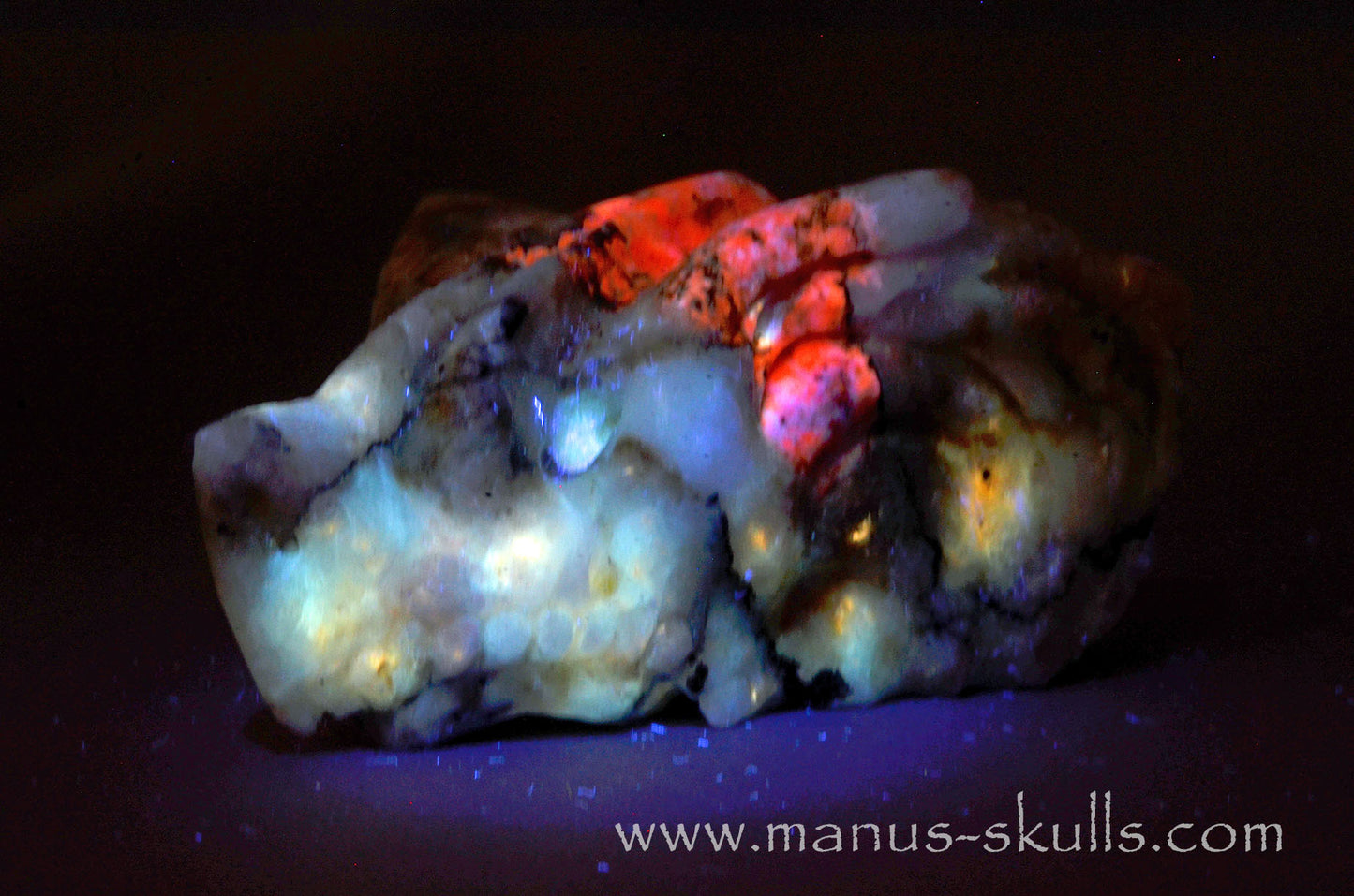 Tugtupite (UV) Greenland Dragon