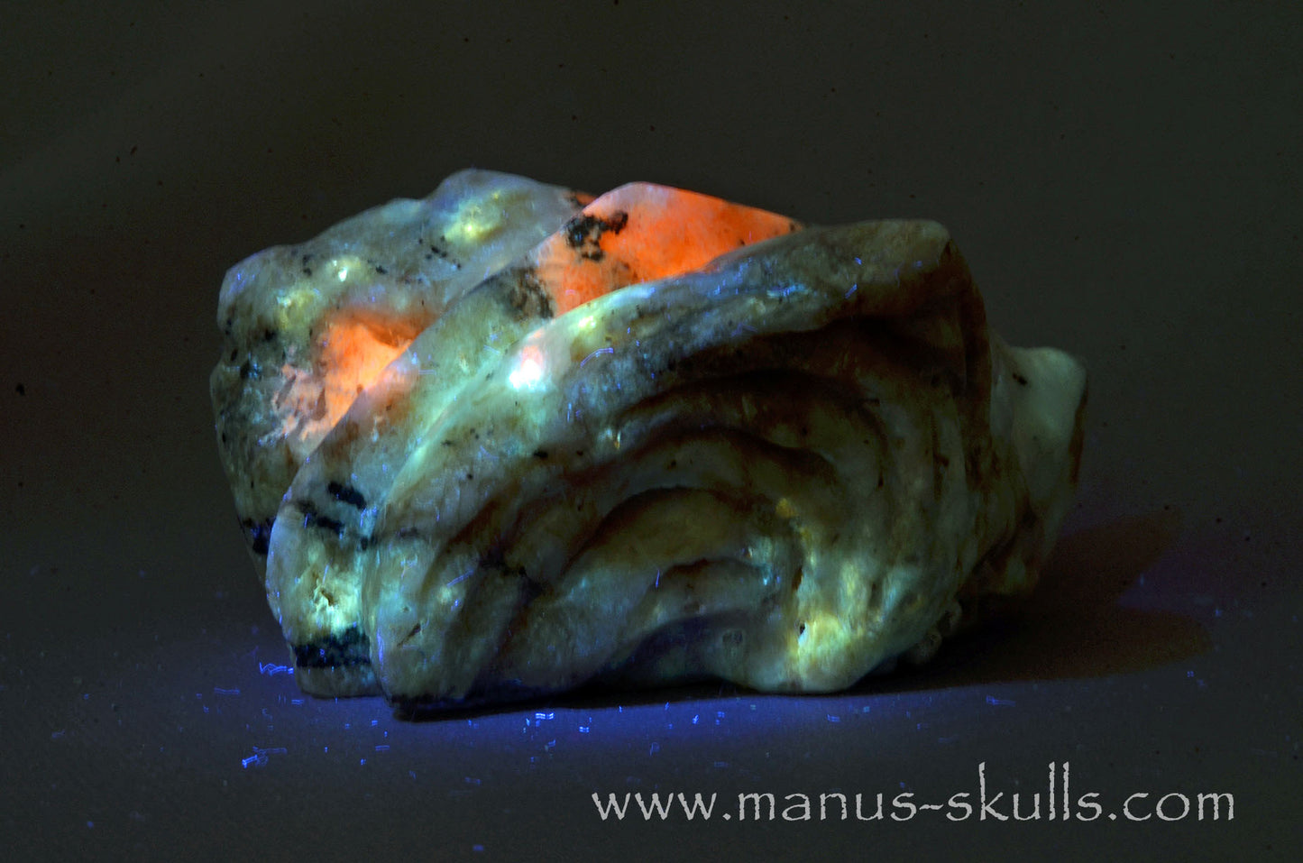 Tugtupite (UV) Greenland Dragon