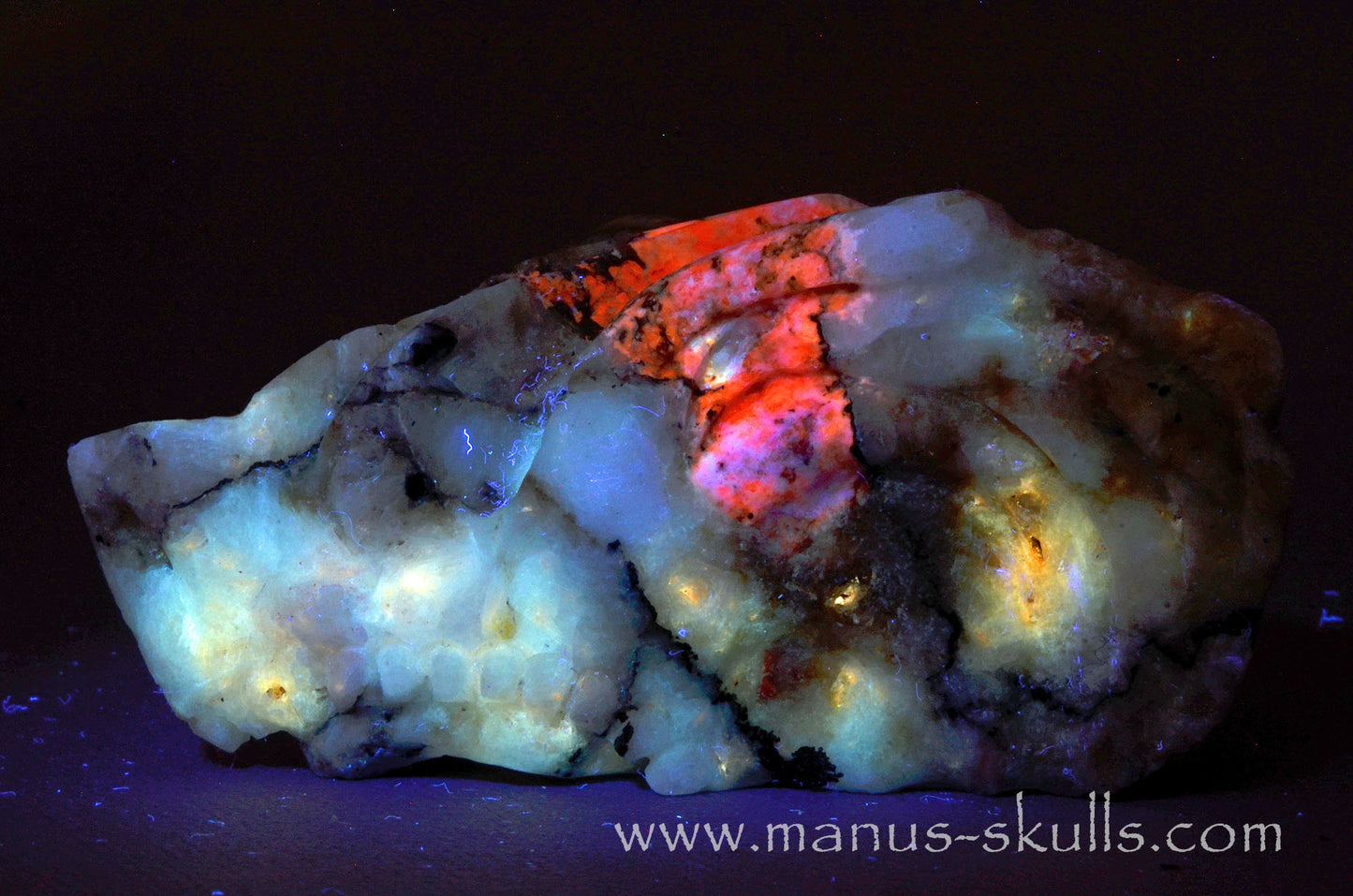 Tugtupite (UV) Greenland Dragon