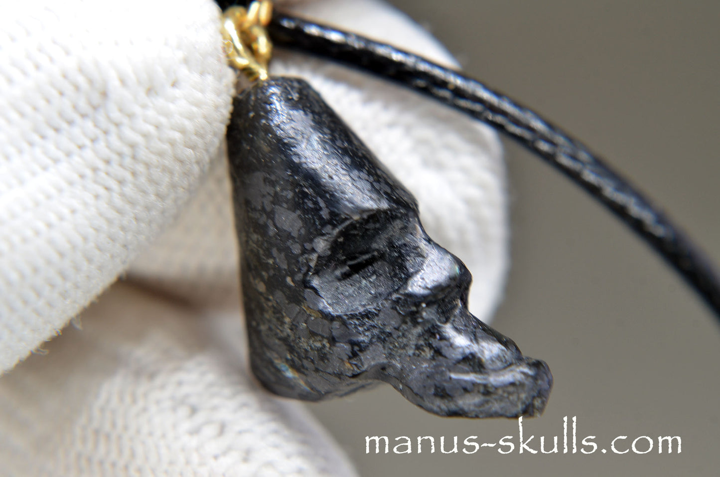 Nuummite miniature Pendant