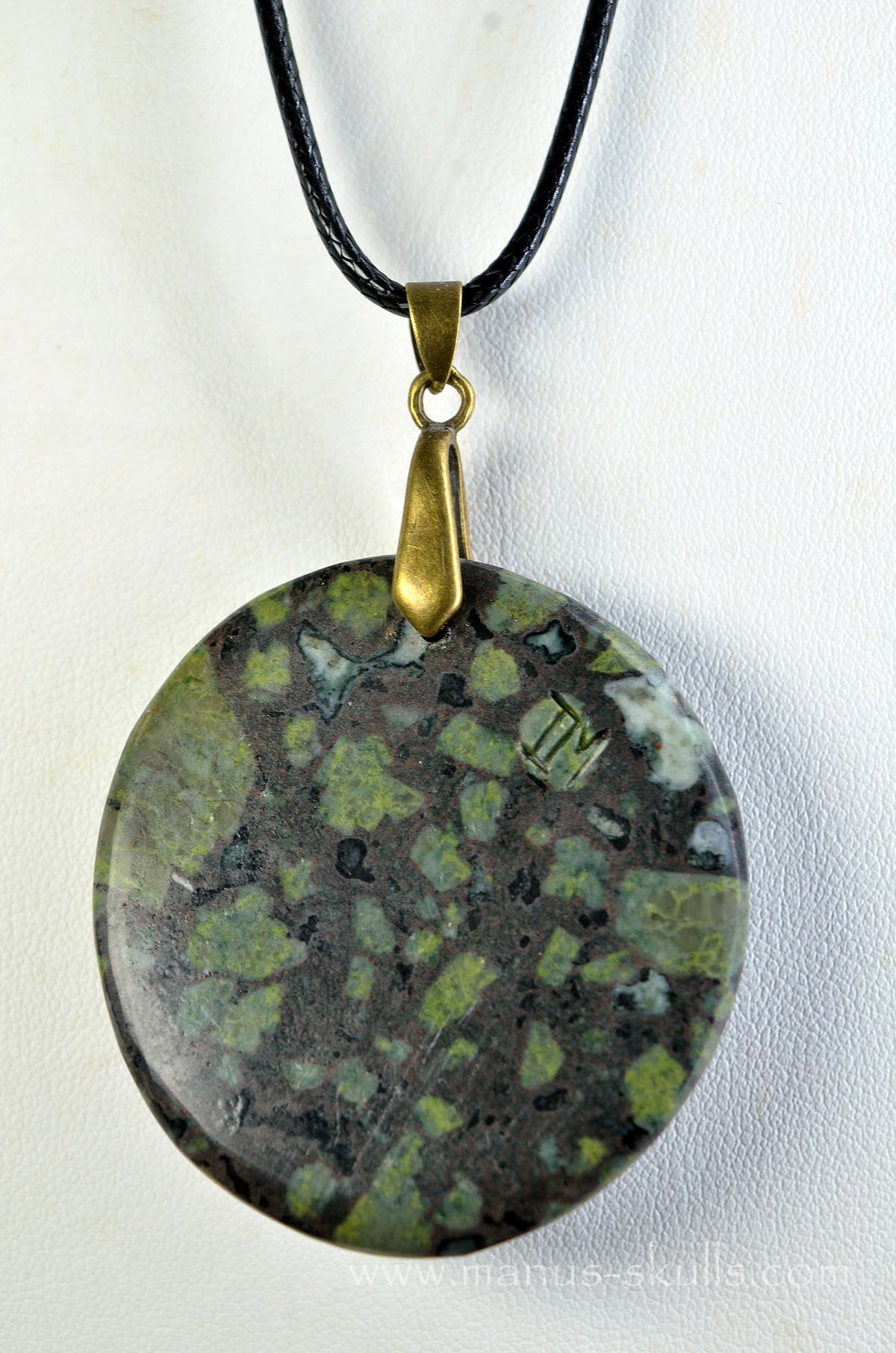 Lakelandite Round Convex Pendant