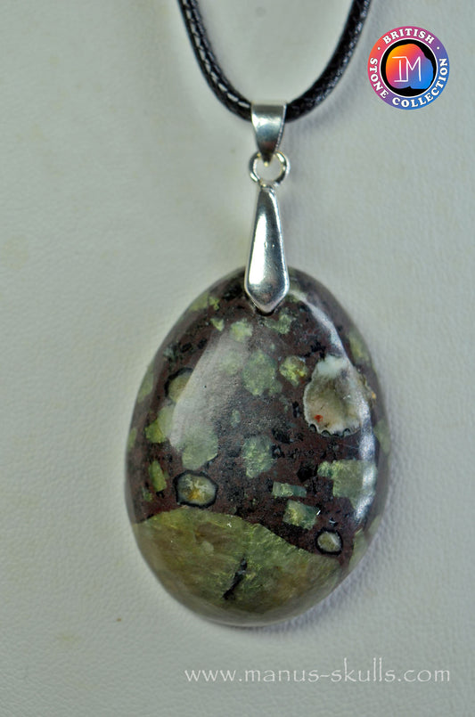Lakelandite Medaillon Pendant