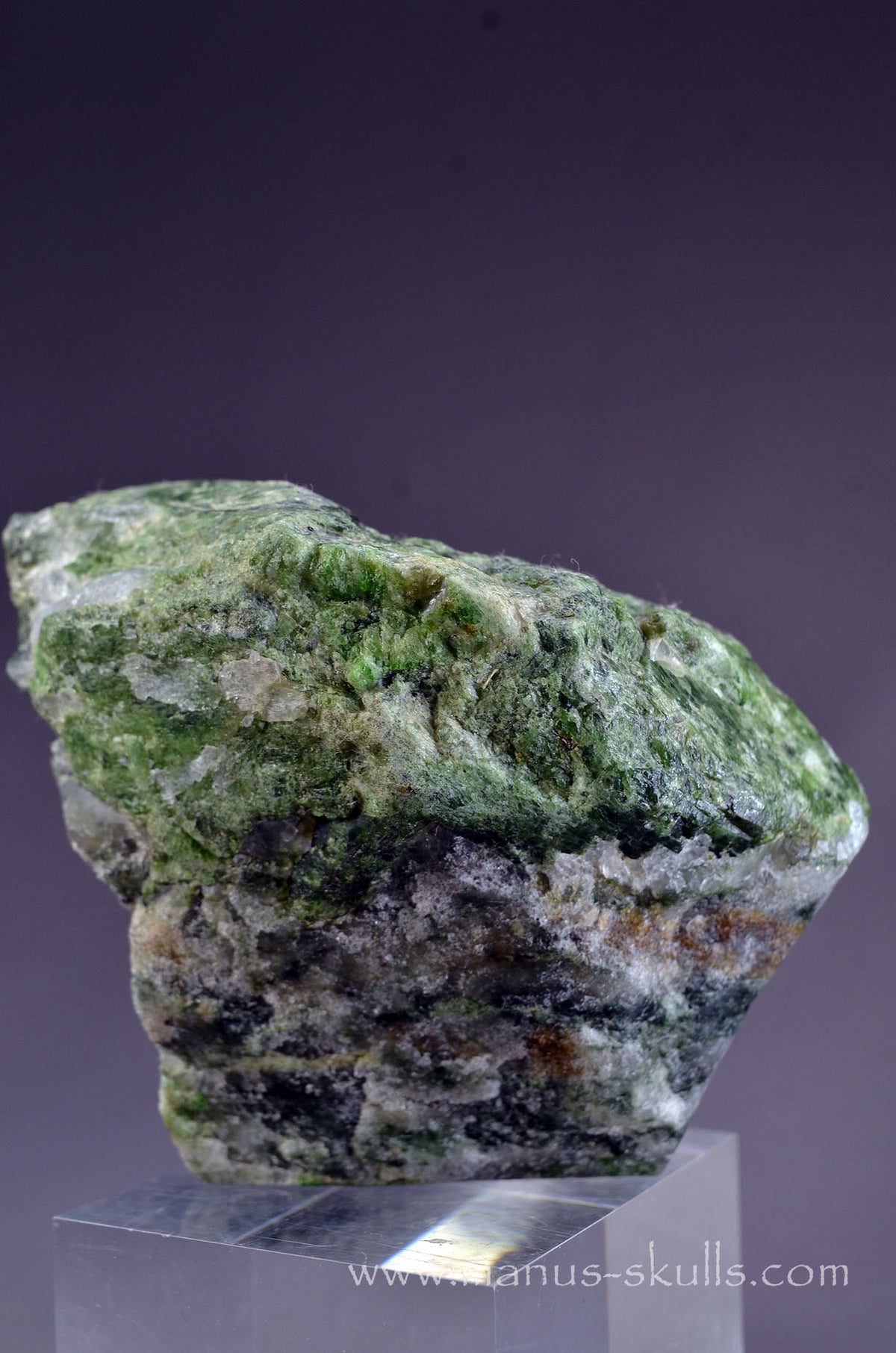 Chrome Diopside Stone Being