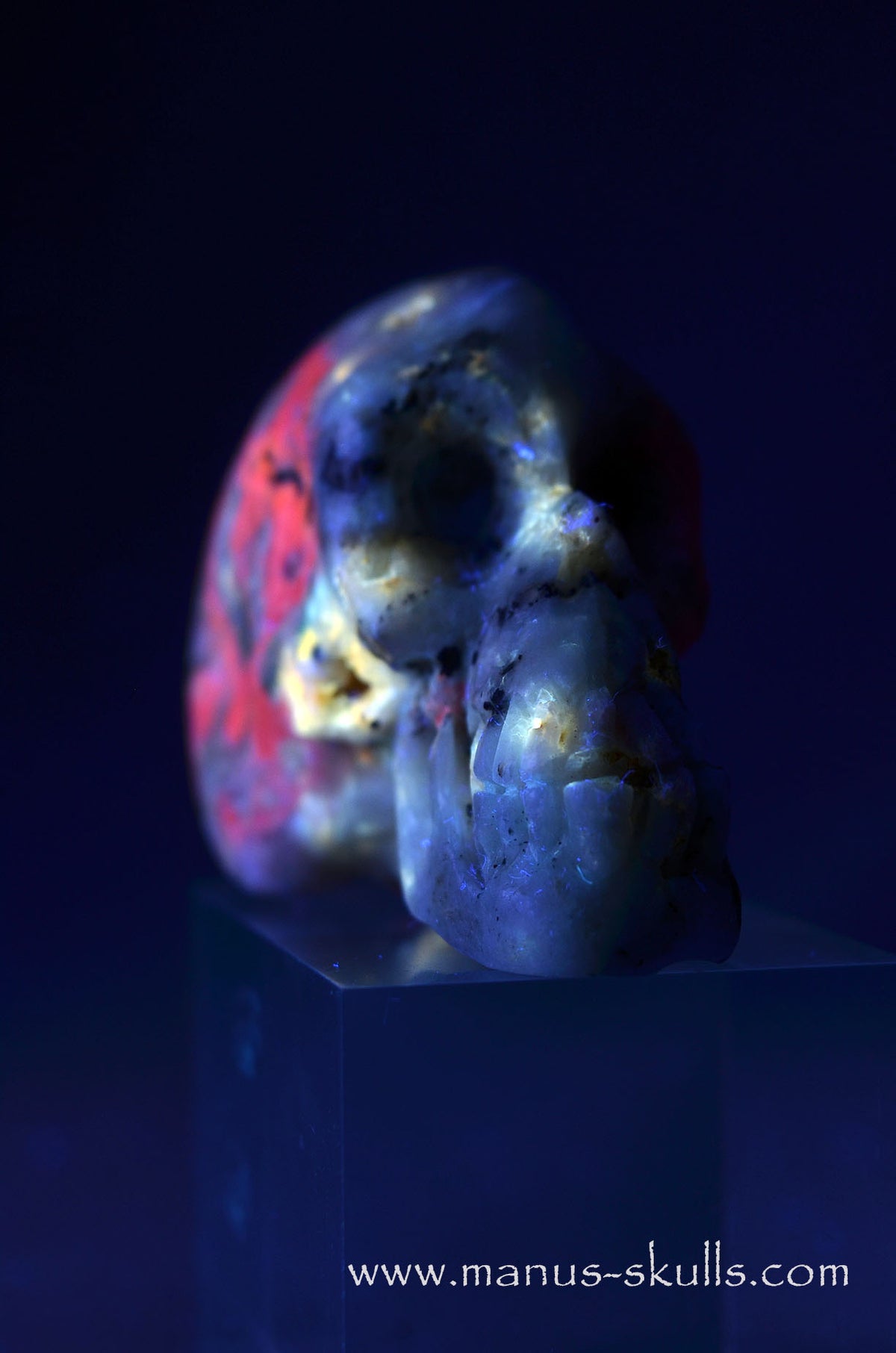 A-Grade Tugtupite Skull (93 g) UV Reactive