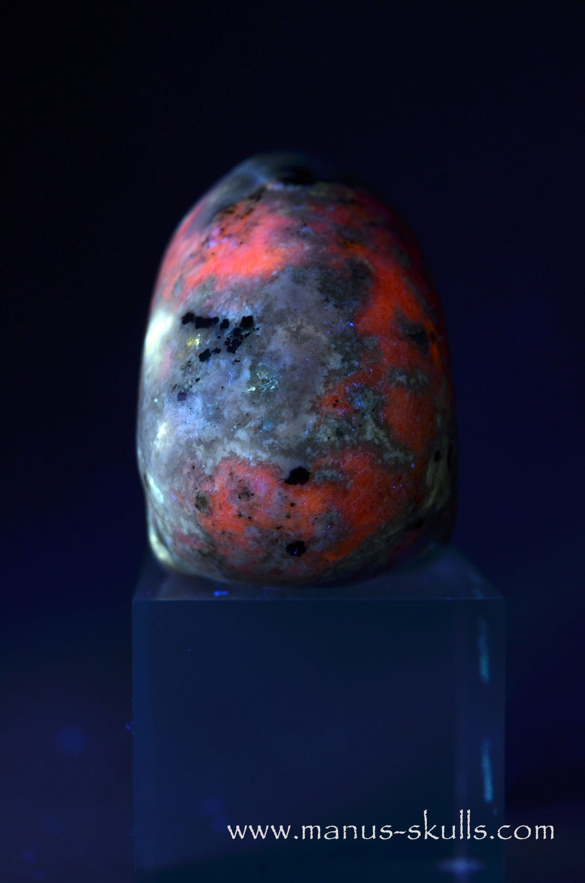 A-Grade Tugtupite Skull (93 g) UV Reactive