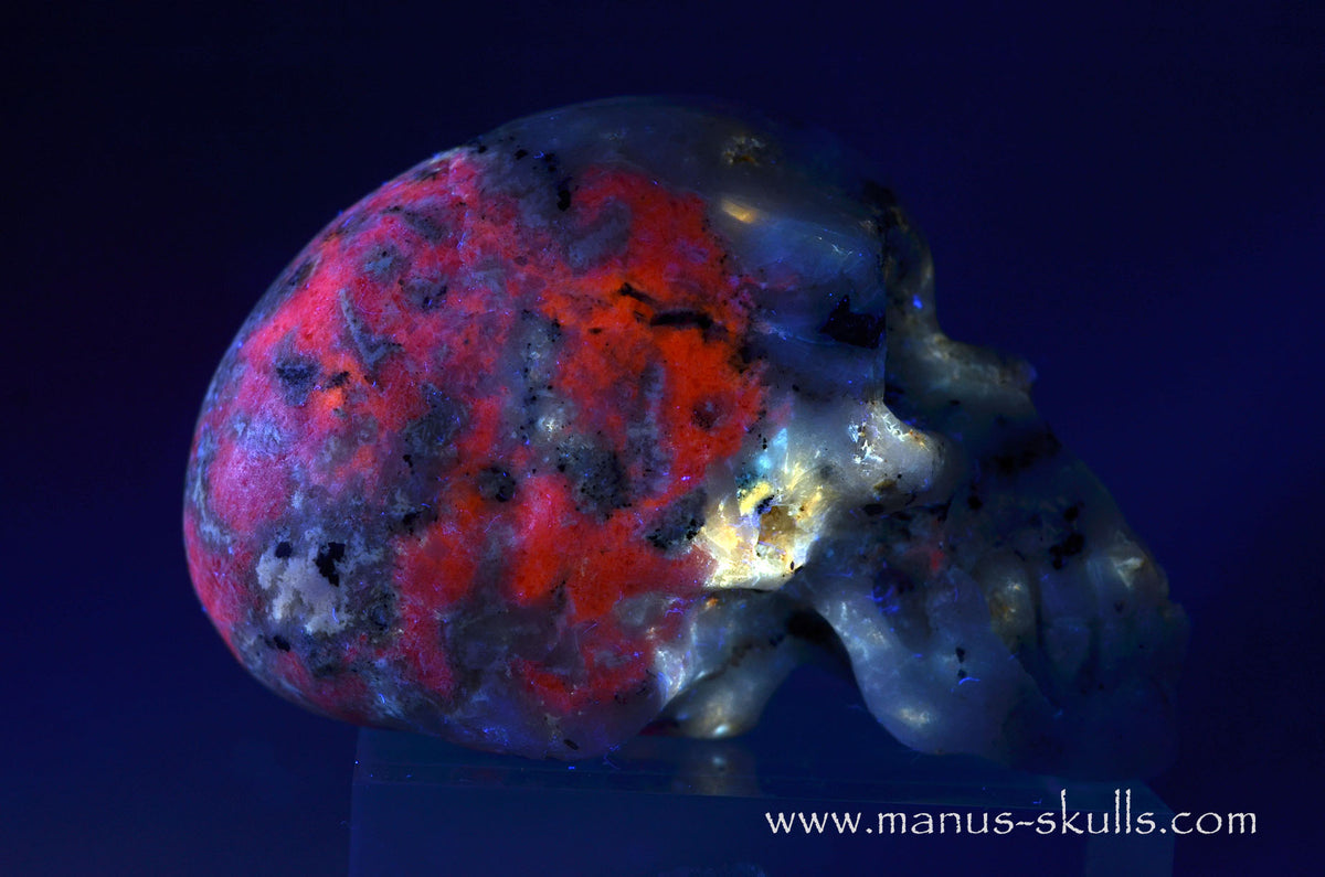 A-Grade Tugtupite Skull (93 g) UV Reactive