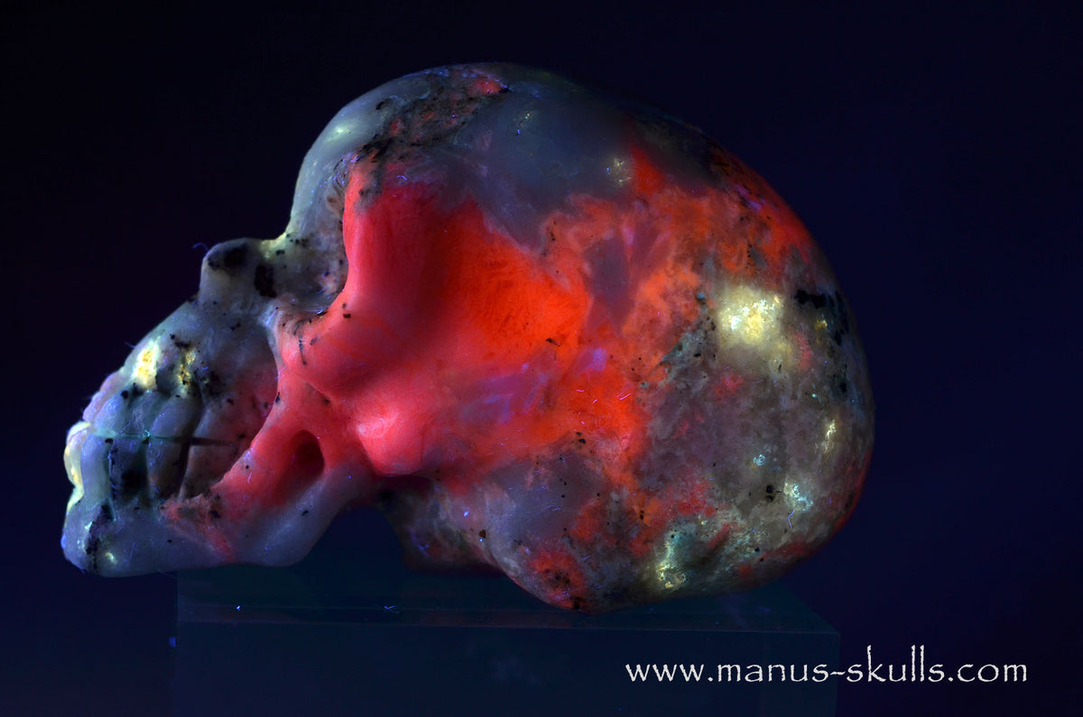 A-Grade Tugtupite Skull (93 g) UV Reactive