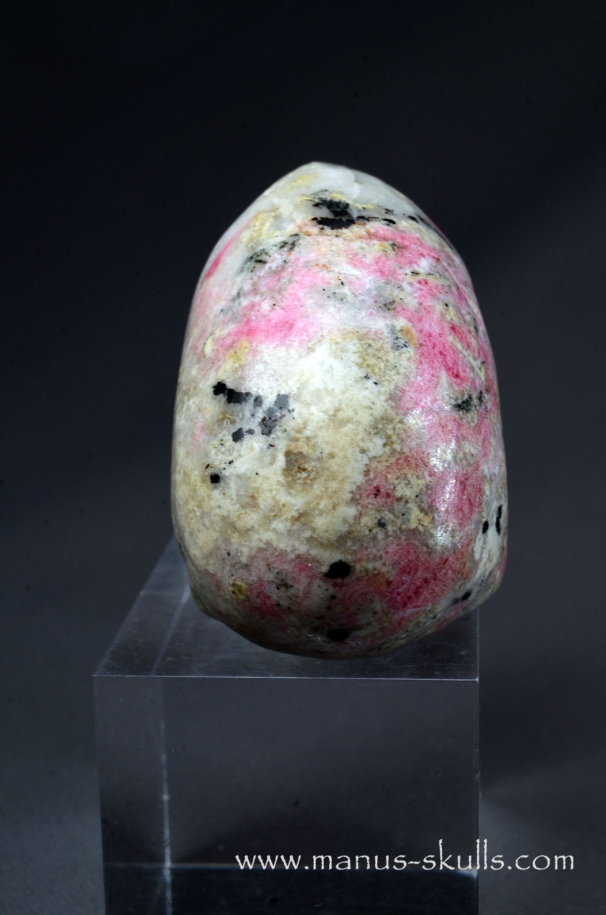 A-Grade Tugtupite Skull (93 g) UV Reactive
