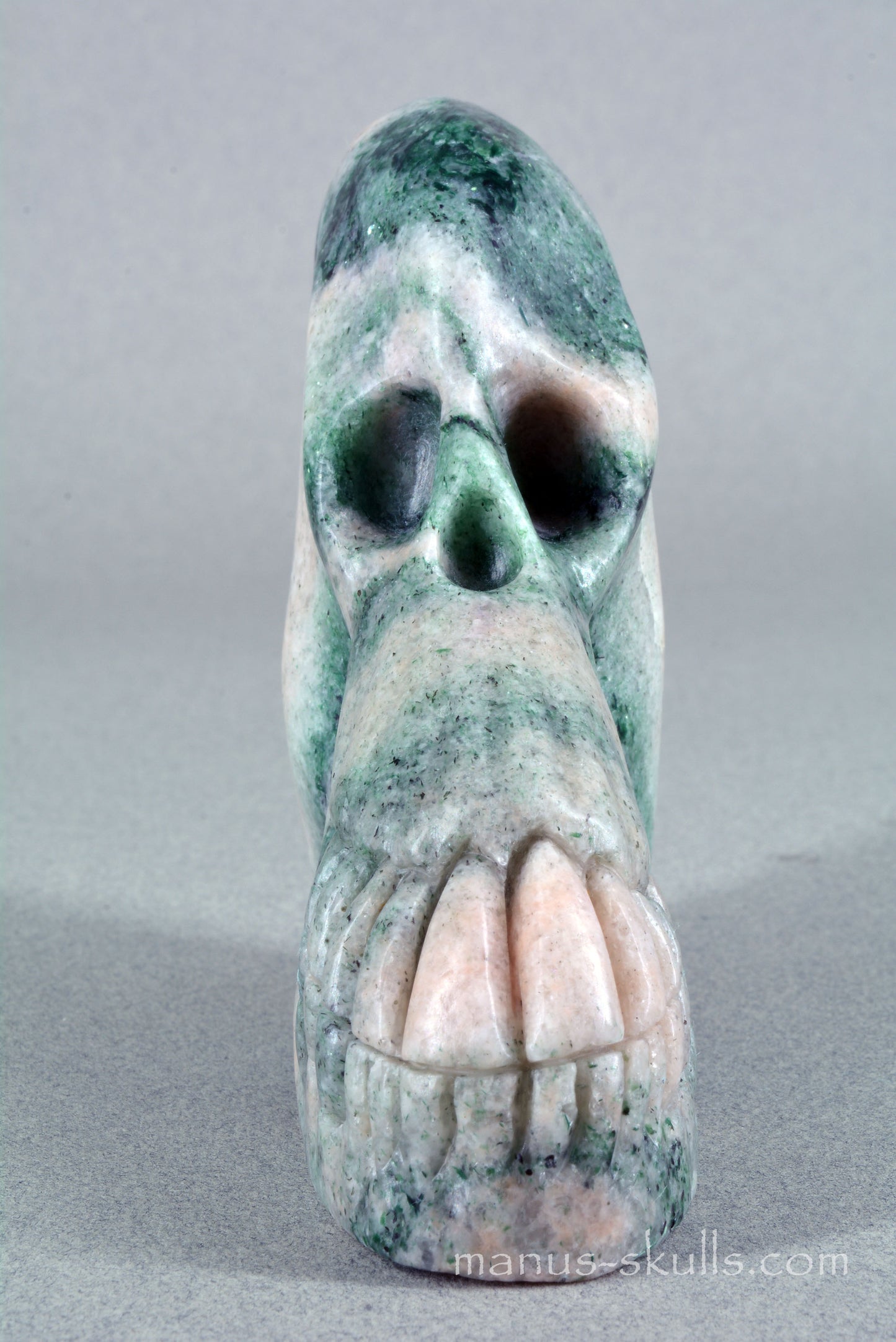 Norwegian Green FUCHSITE Manus SKULL ....