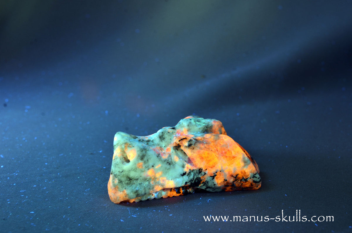 Real Greenland HACKMANITE Baby Dragon (UV)