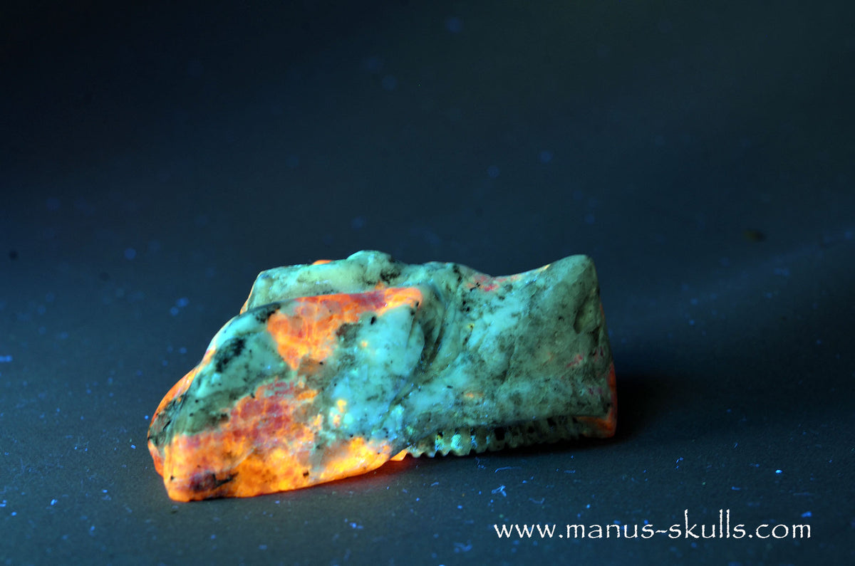 Real Greenland HACKMANITE Baby Dragon (UV)