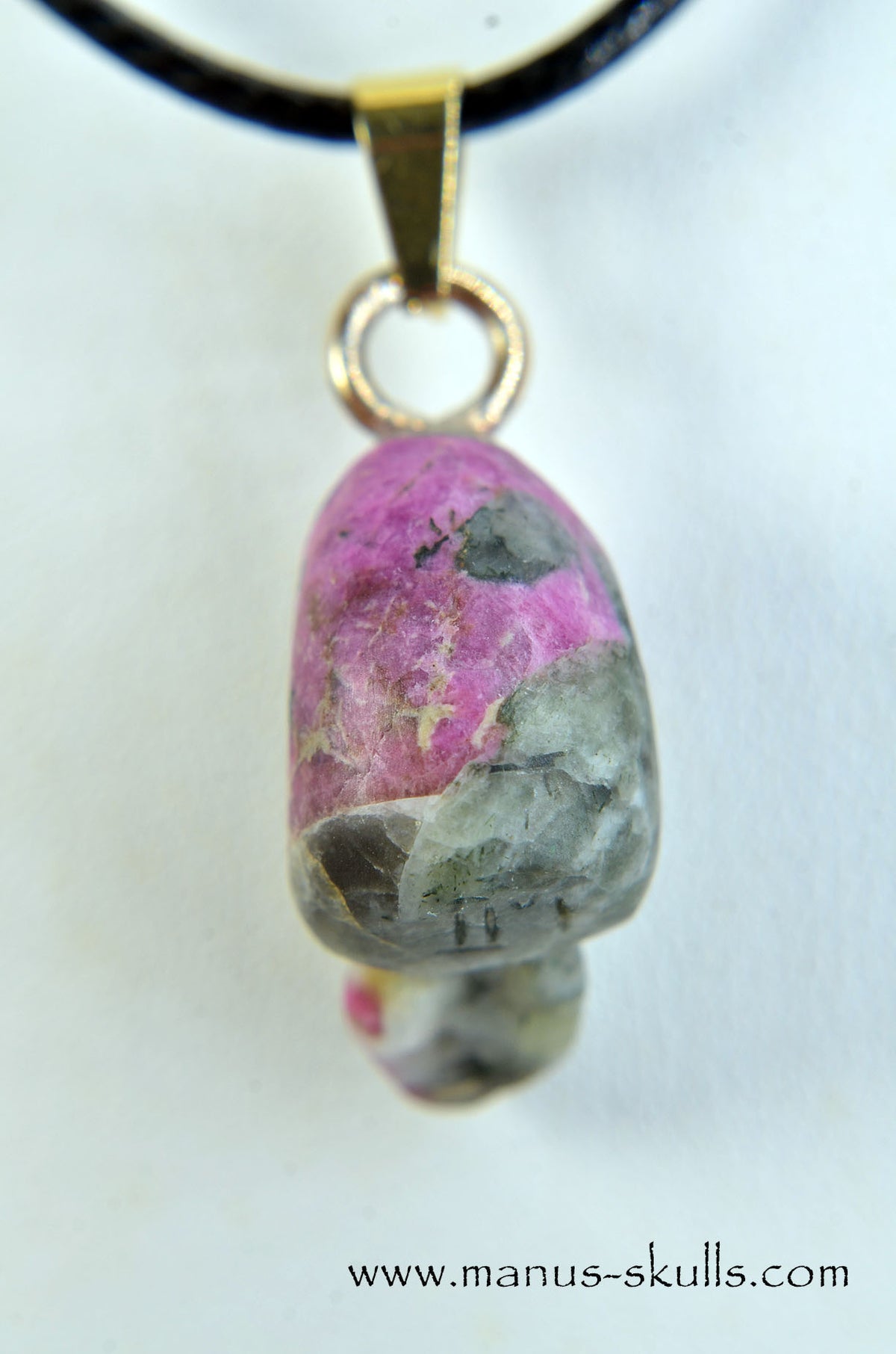 Hackmanite miniature Pendant Fluorescent Tenebrescent Skull