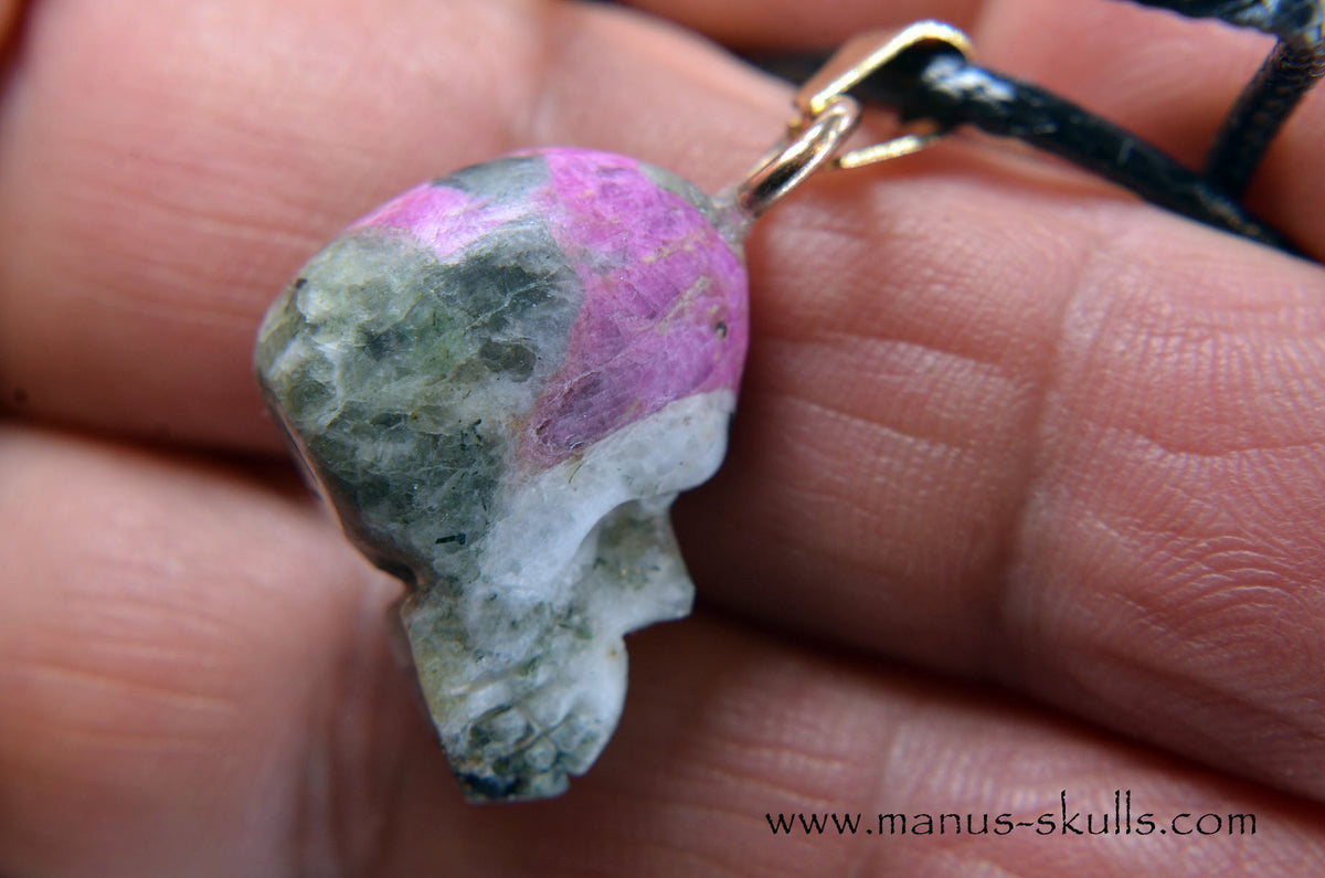 Hackmanite miniature Pendant Fluorescent Tenebrescent Skull