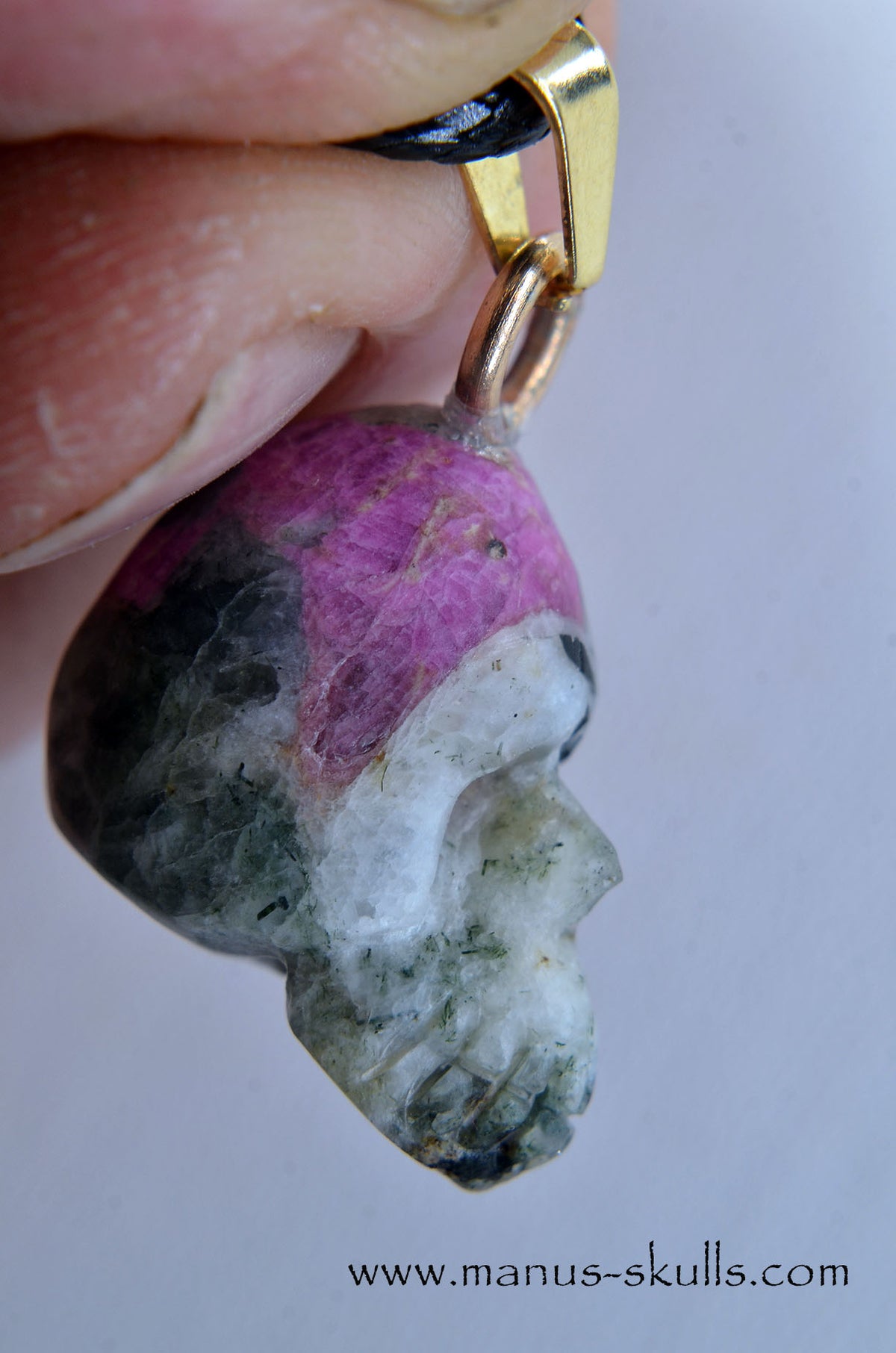 Hackmanite miniature Pendant Fluorescent Tenebrescent Skull