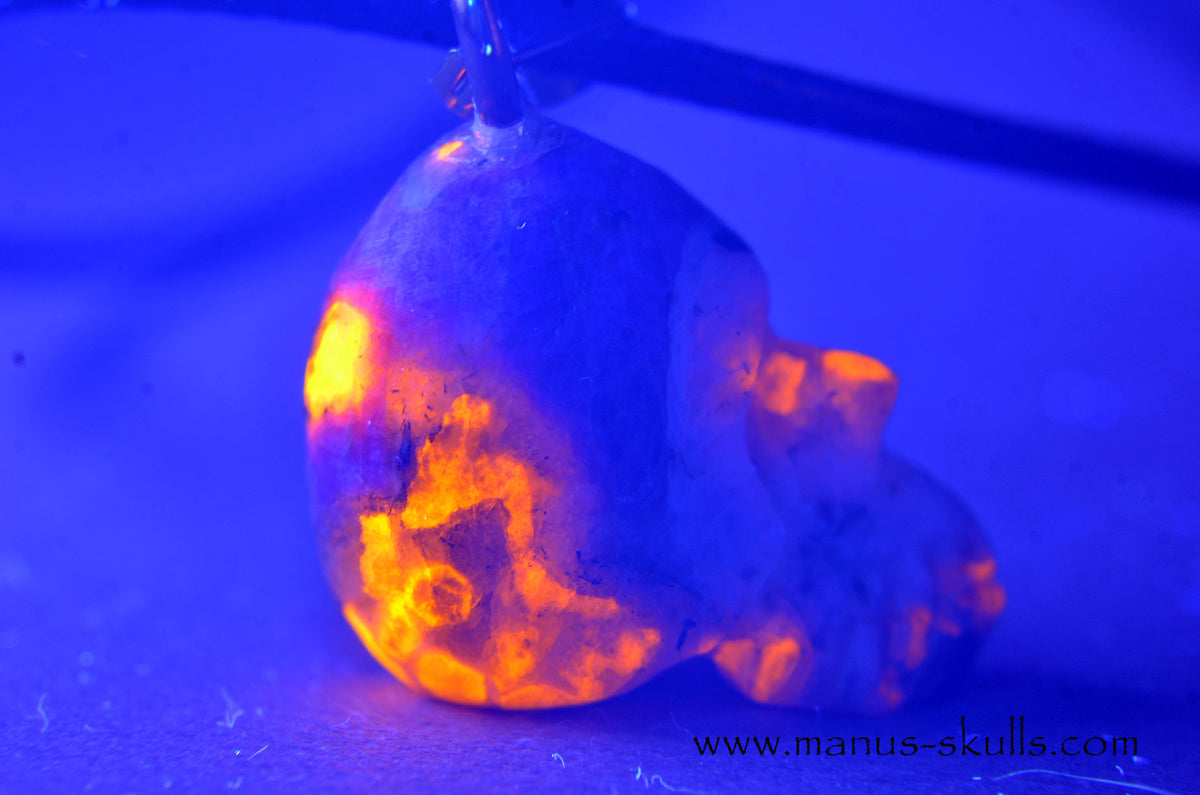 Hackmanite miniature Pendant Fluorescent Tenebrescent Skull