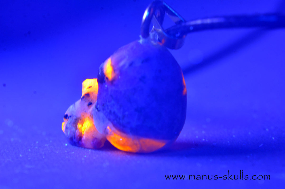 Hackmanite miniature Pendant Fluorescent Tenebrescent Skull
