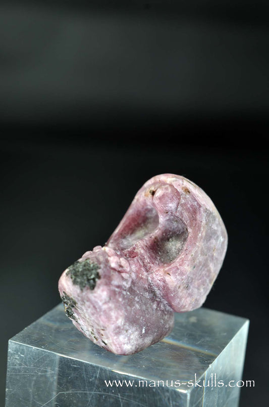 Manus skulls unique Crystal Carvings handmade skulls dragons pendants preseli bluestone tribals spiritual meaning wand Unicorn .. ruby