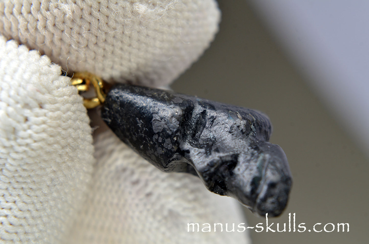 Nuummite miniature Pendant