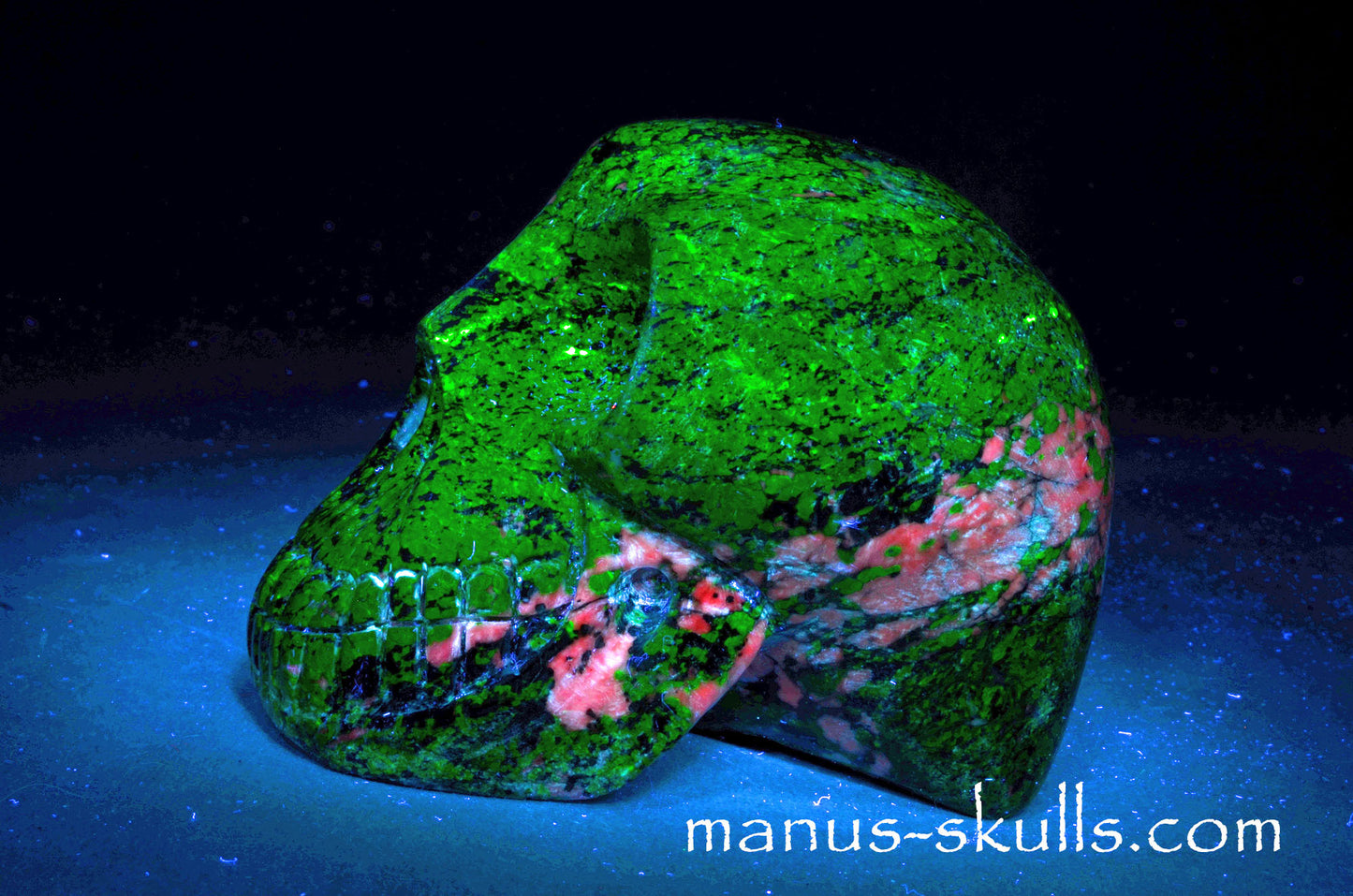 Large Uv Fluorescent Willemite SKULL