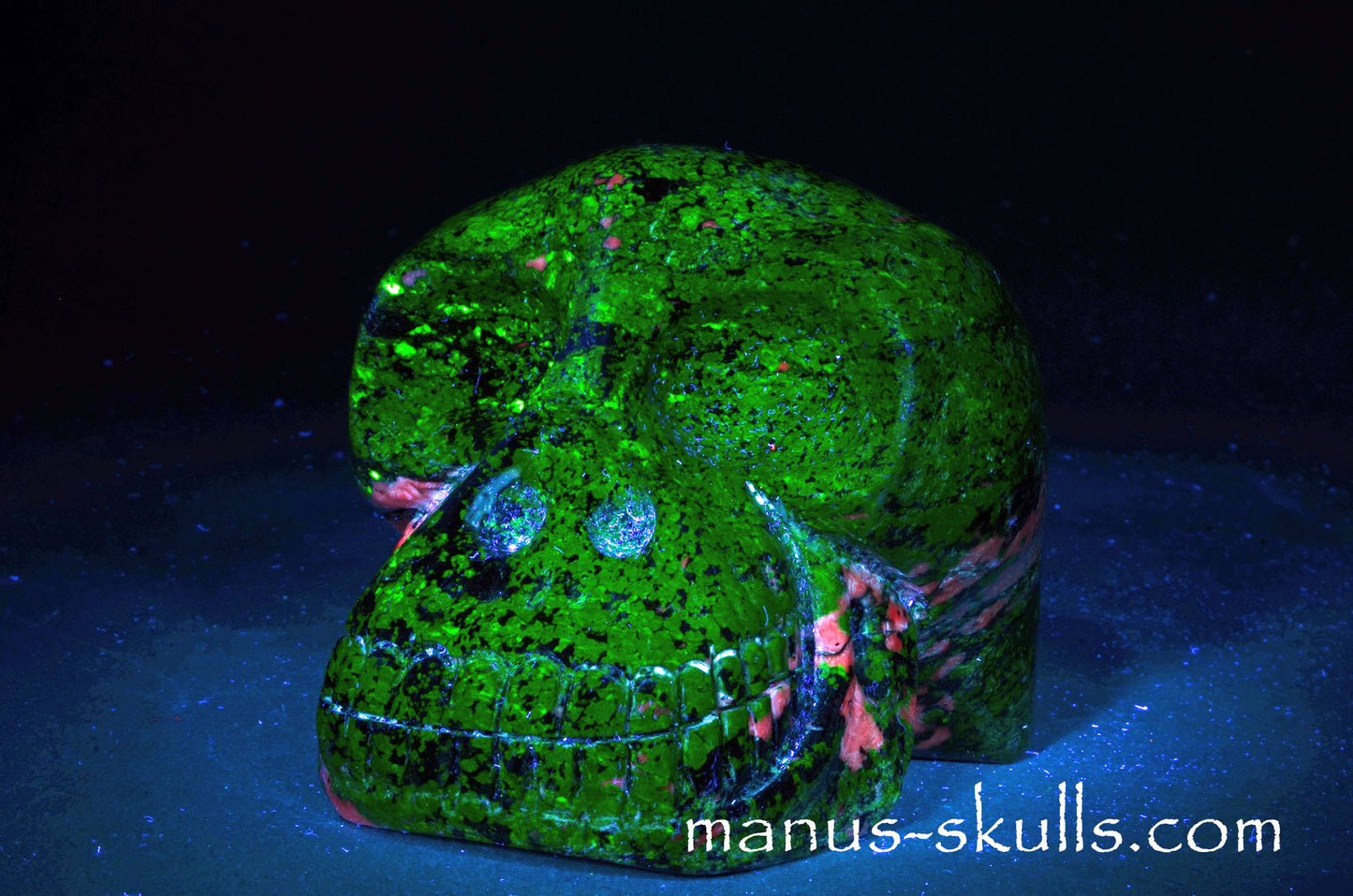 Large Uv Fluorescent Willemite SKULL