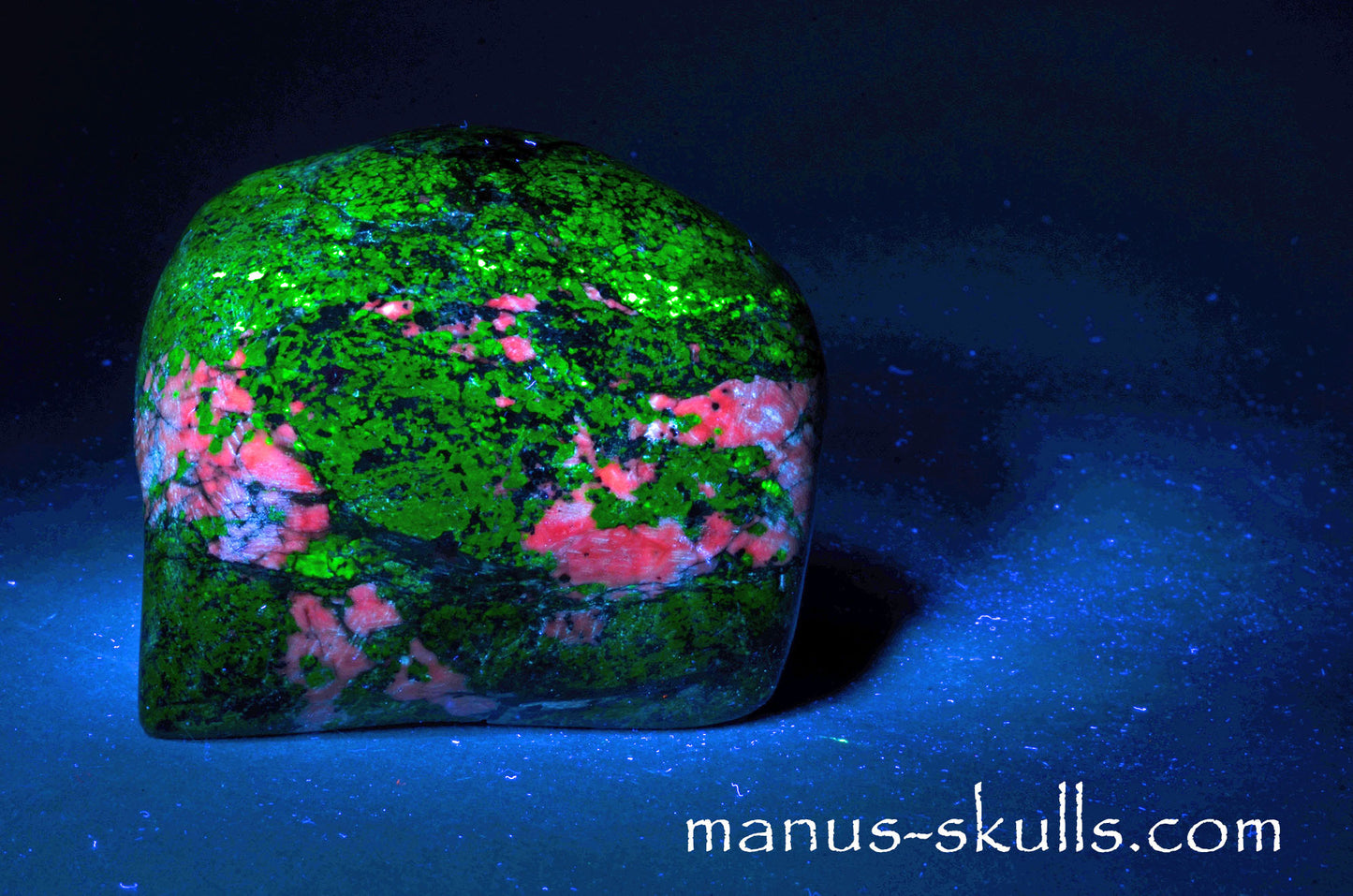 Large Uv Fluorescent Willemite SKULL