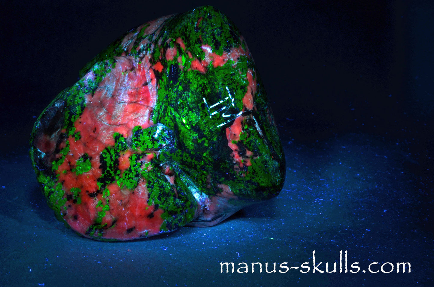 Large Uv Fluorescent Willemite SKULL